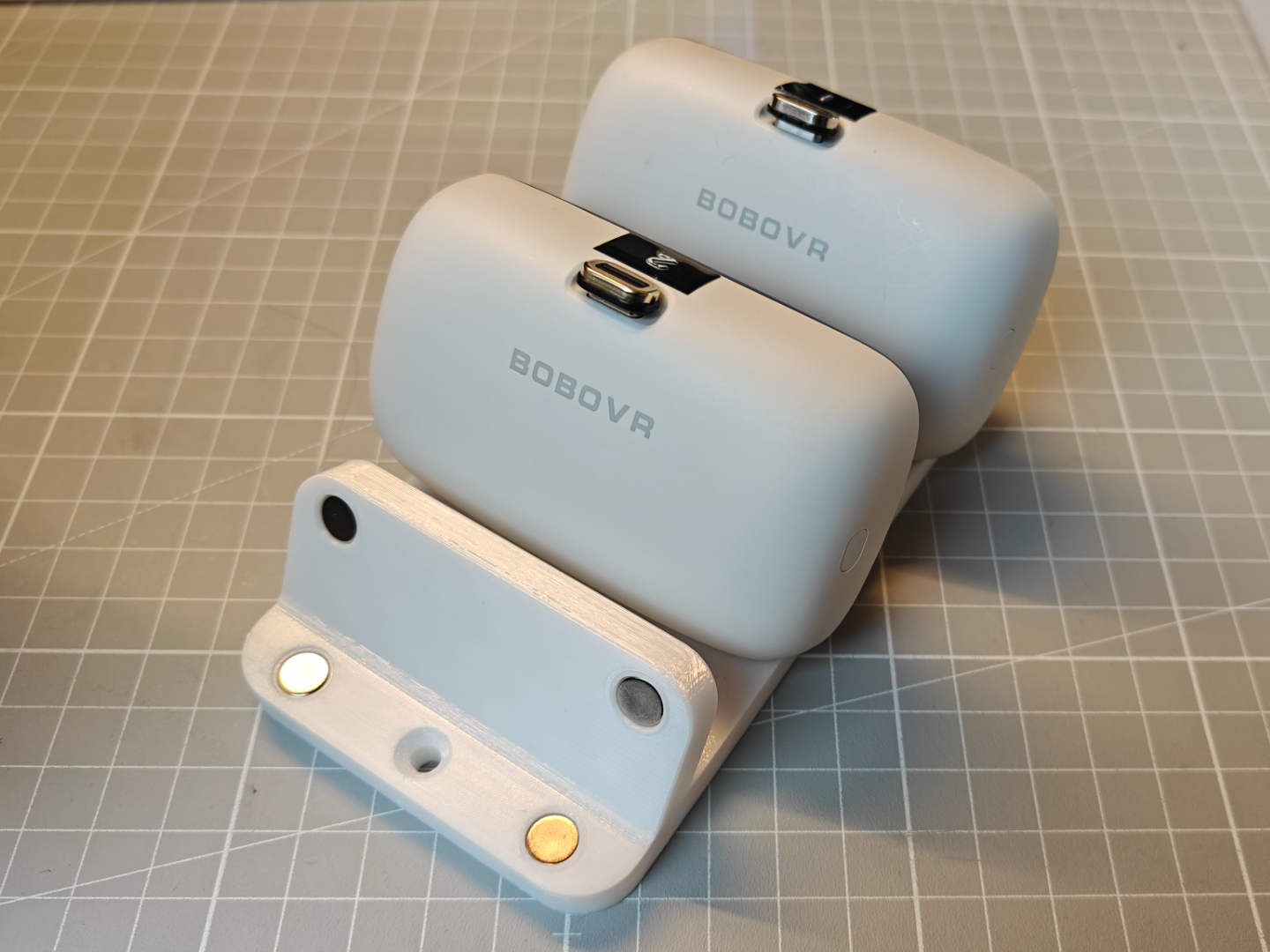Magnetic BOBOVR B100 Battery Wall Mount Port Up