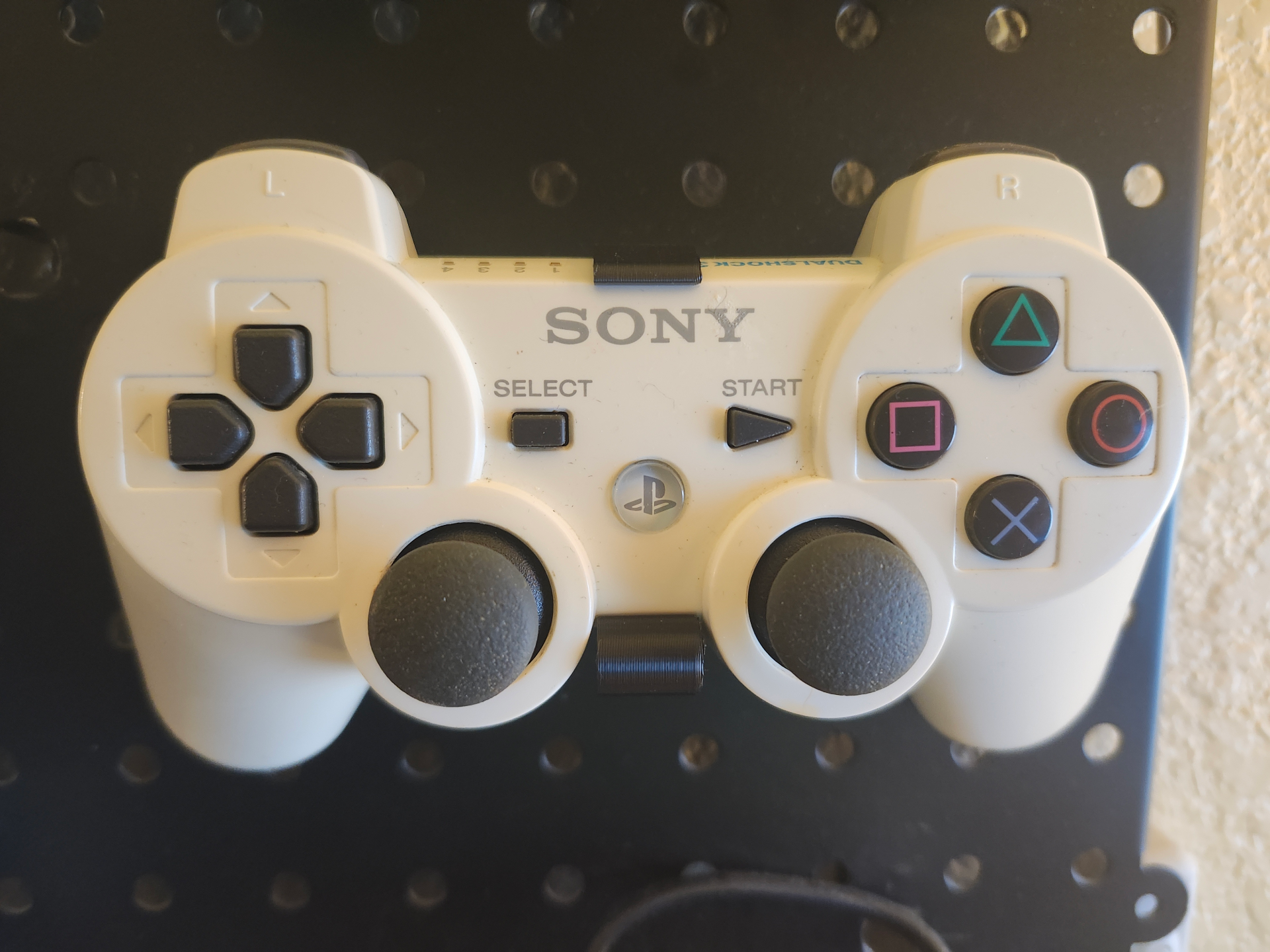 PS3 Controller Round Pegboard Mount