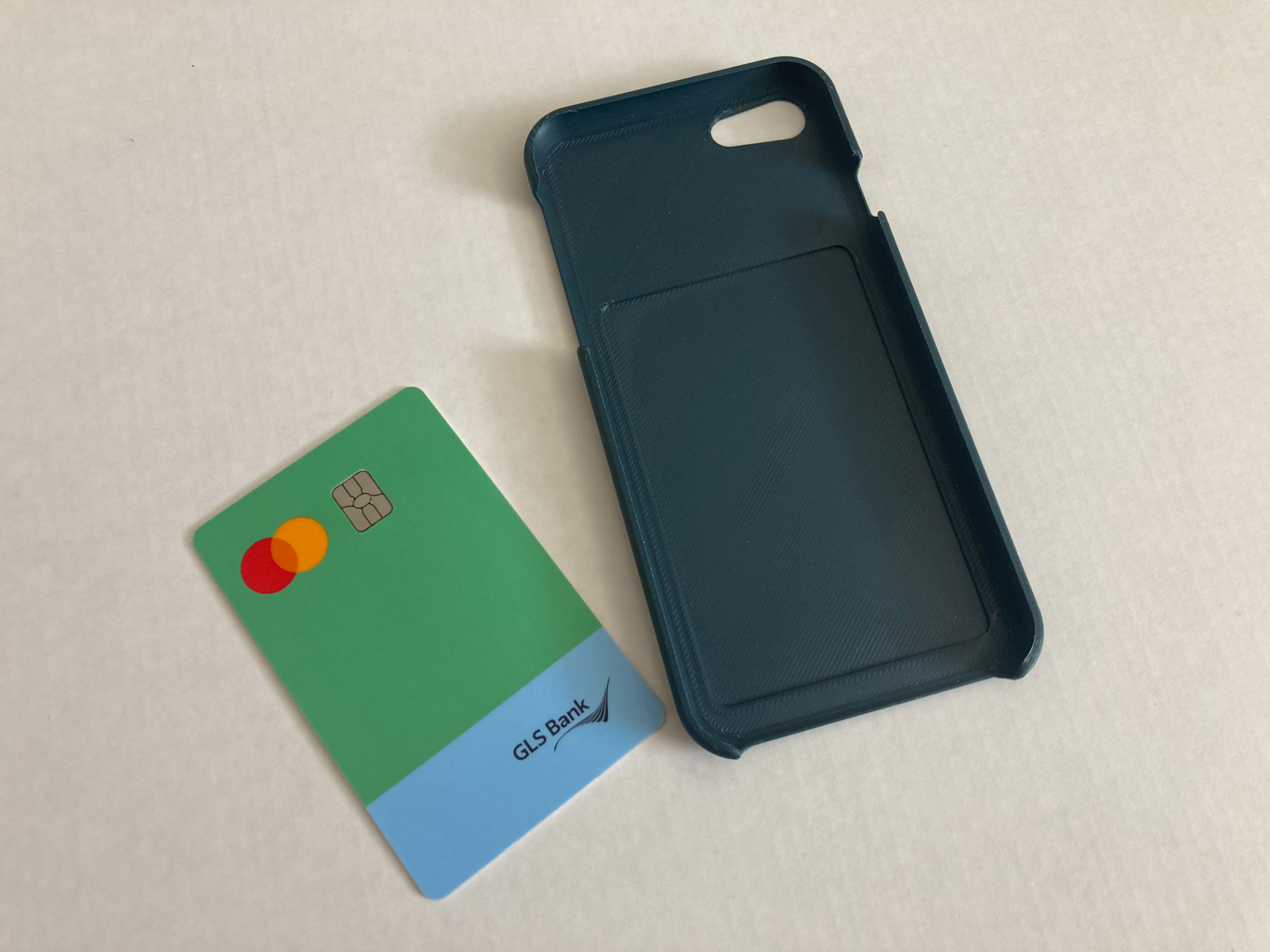 iPhone SE 2020/2022 case - with card slot