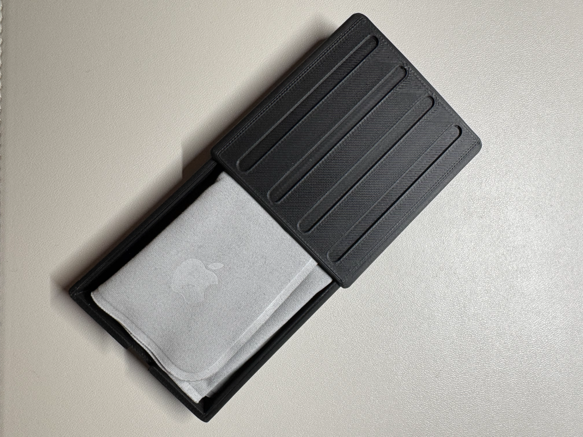 Small box for M4 MacBook Polishing Cloth