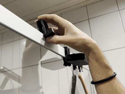 Clip holder for razor
