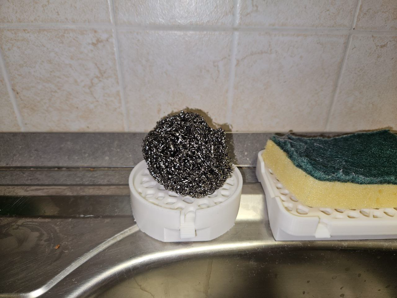 Metal scourer holder