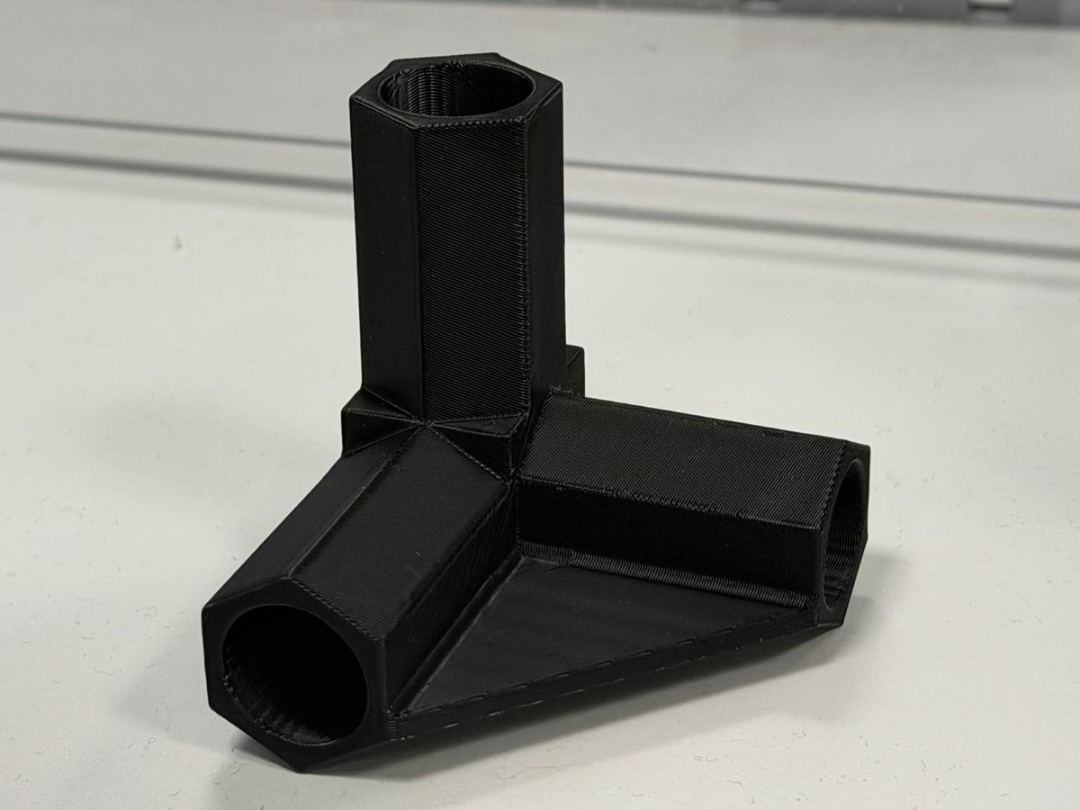 Giunzione 3 vie per tubi 16mm con supporto piano