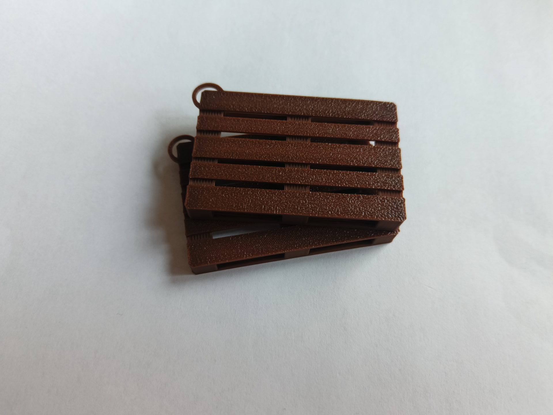 Simple pallet keychain