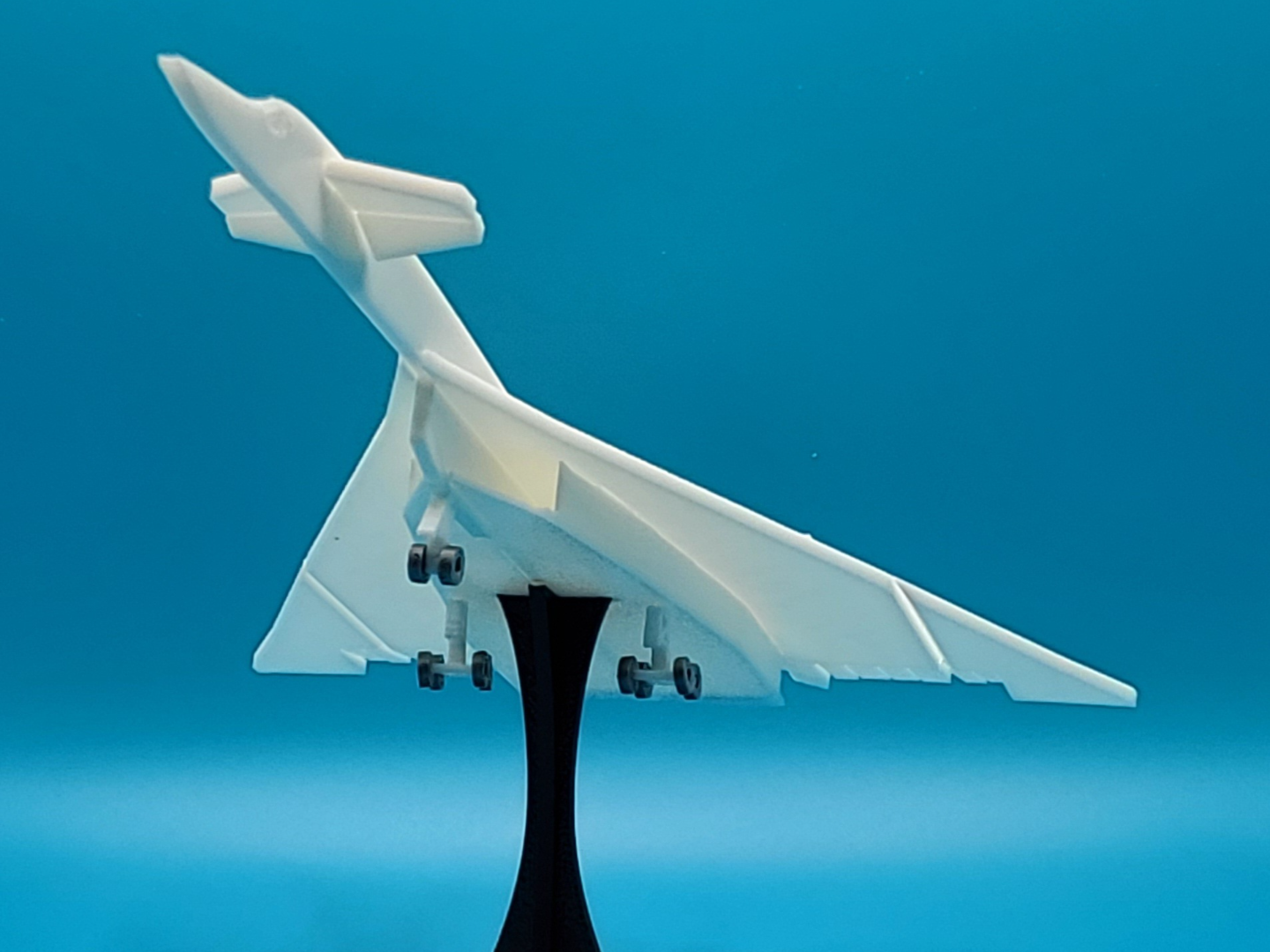North American XB-70 Valkyrie - Model Kit & Stand