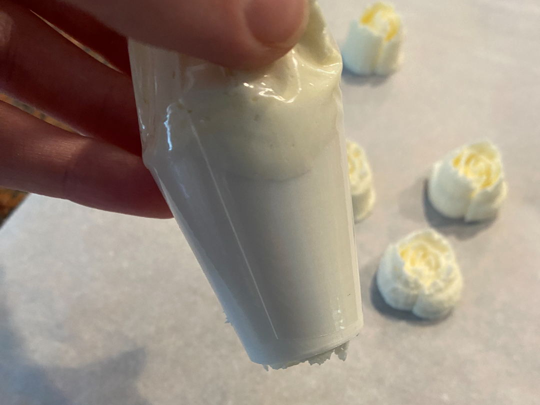 Russian tip (frosting tip)