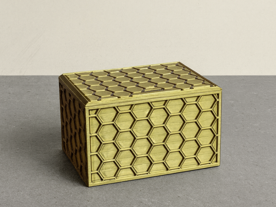 Box with sliding lid honeycomb