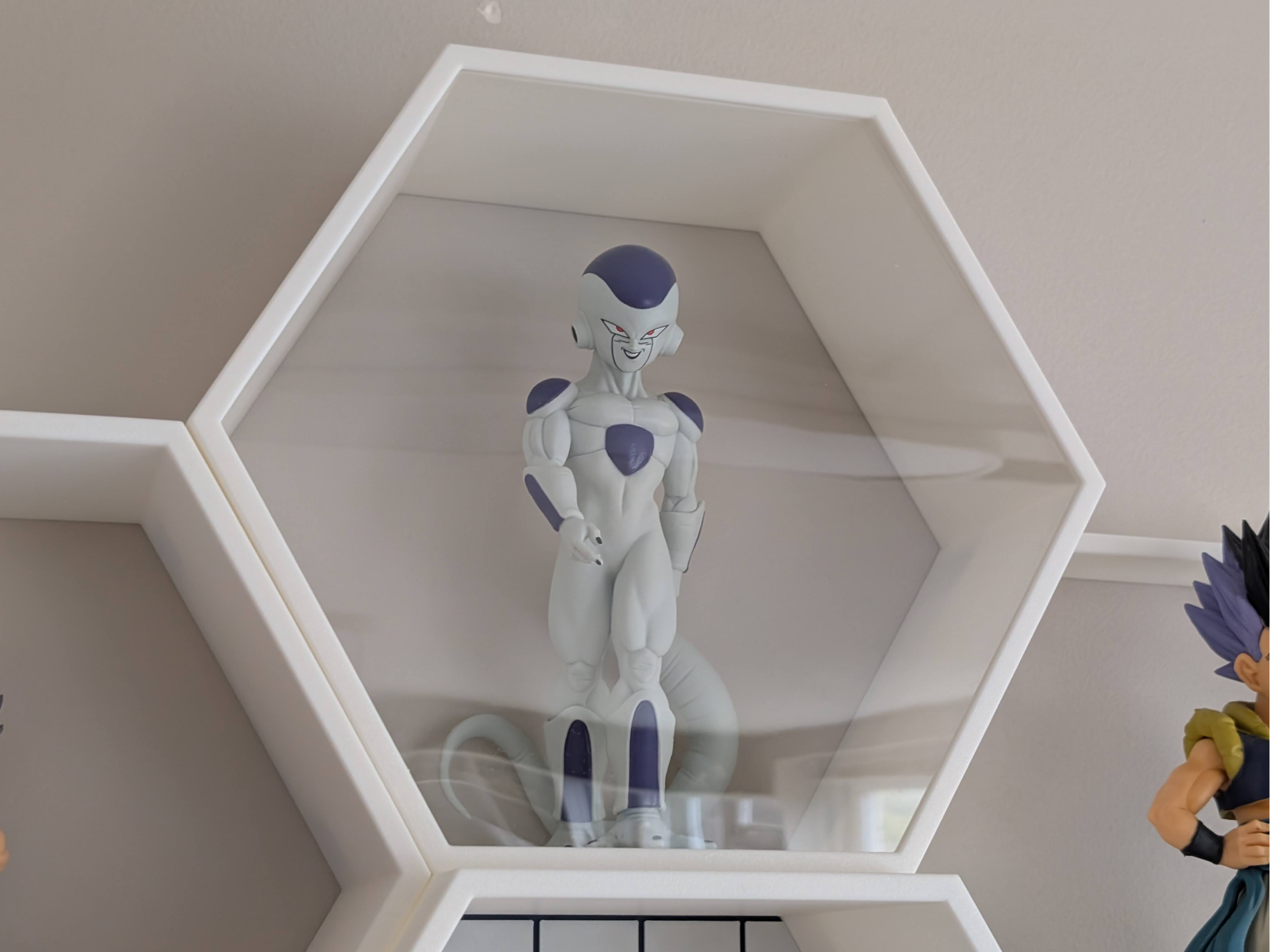 Maxi Screen Hexo Shelf