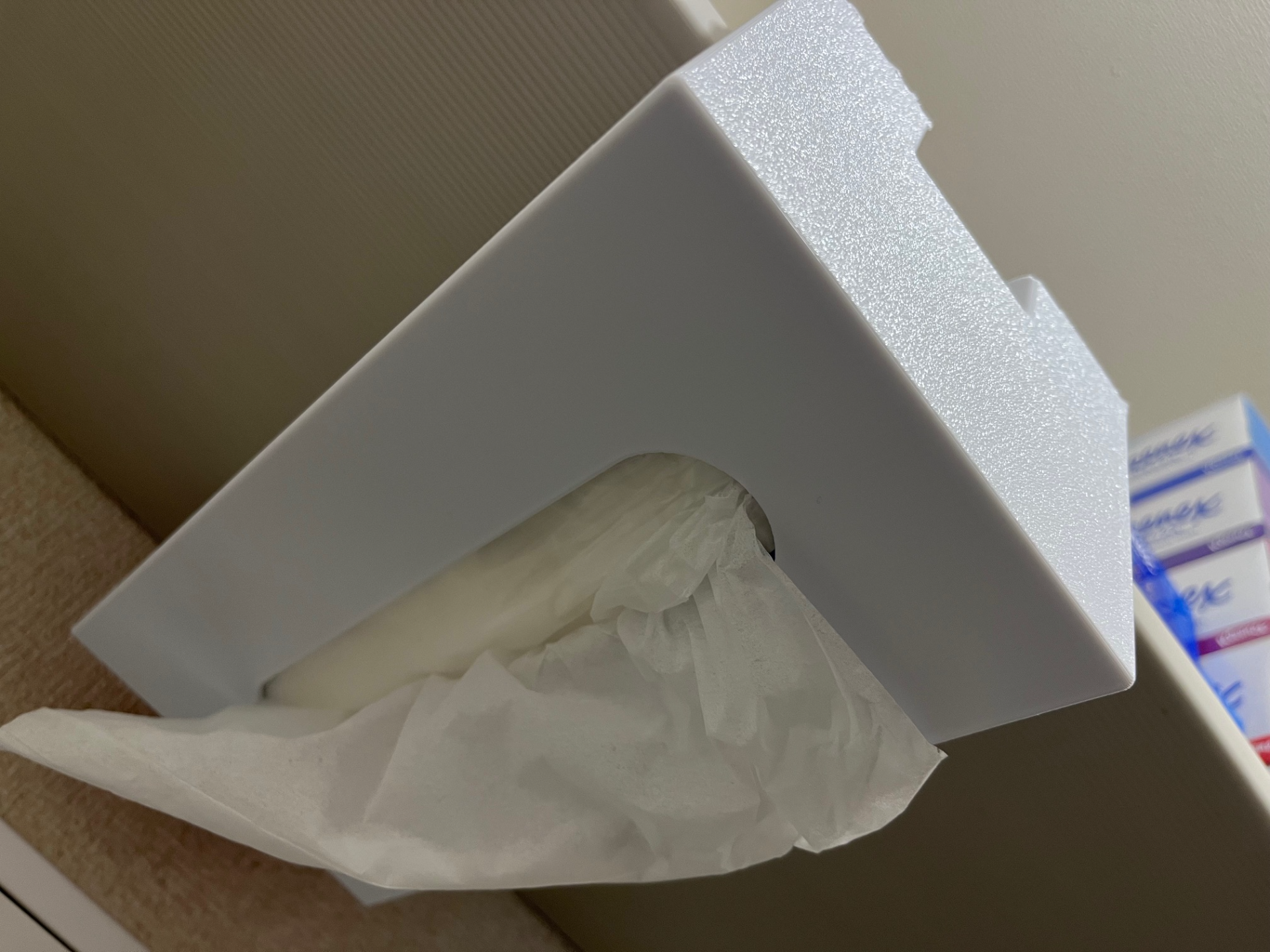 Undershelf Tissuebox Holder