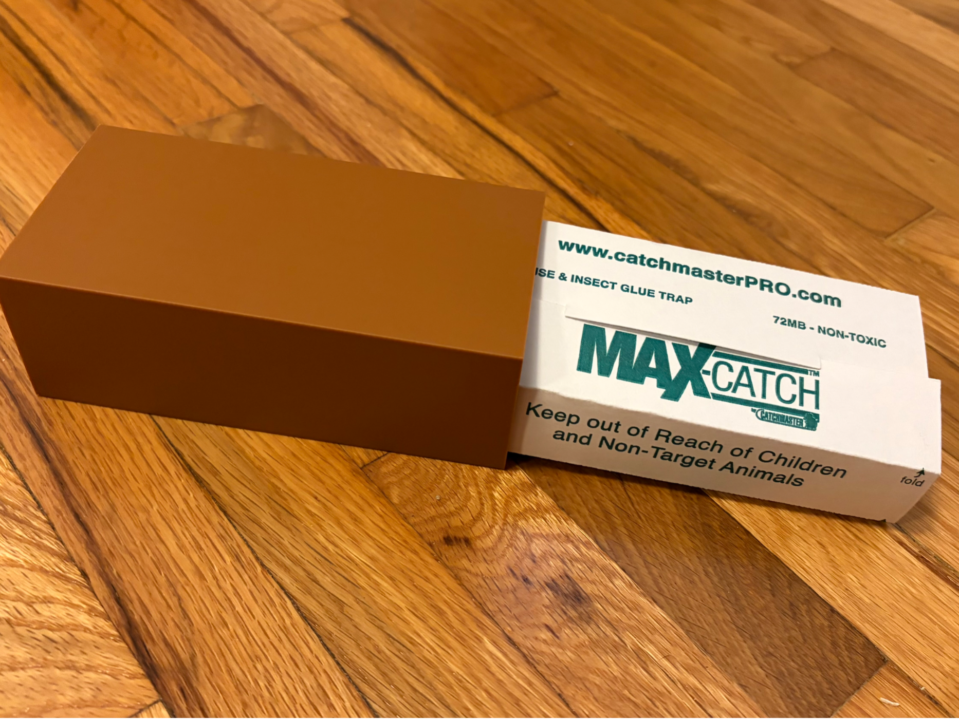 Pet friendly glue trap cover