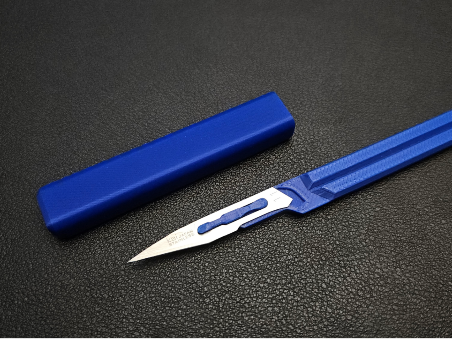 Scalpel holder cap