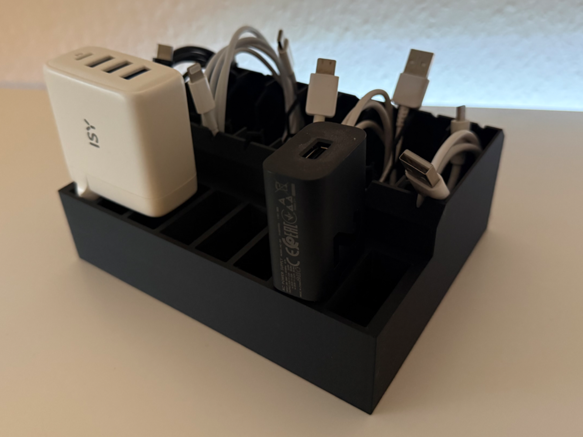 USB - Organizer für Kabel & EU-Ladegeräte