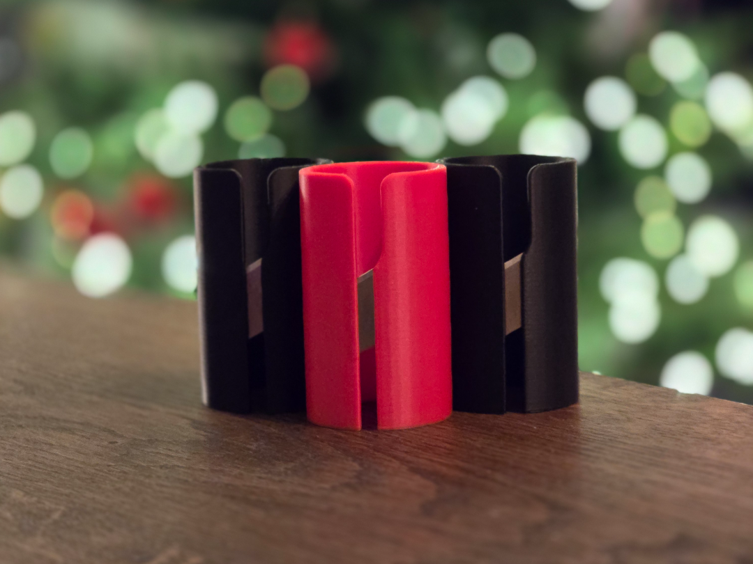 Wrapping paper roll cutter (replaceable blade)