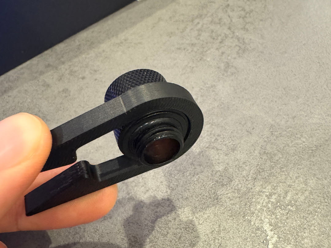 1/4 inch screw hose connector Tool