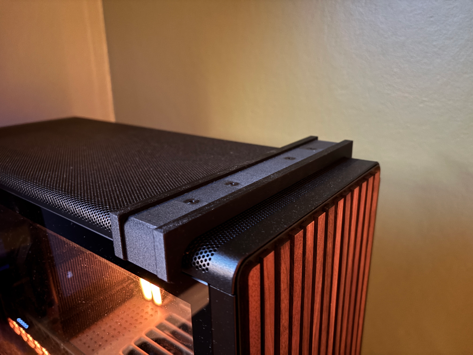 Lian Li A3 Desk holder