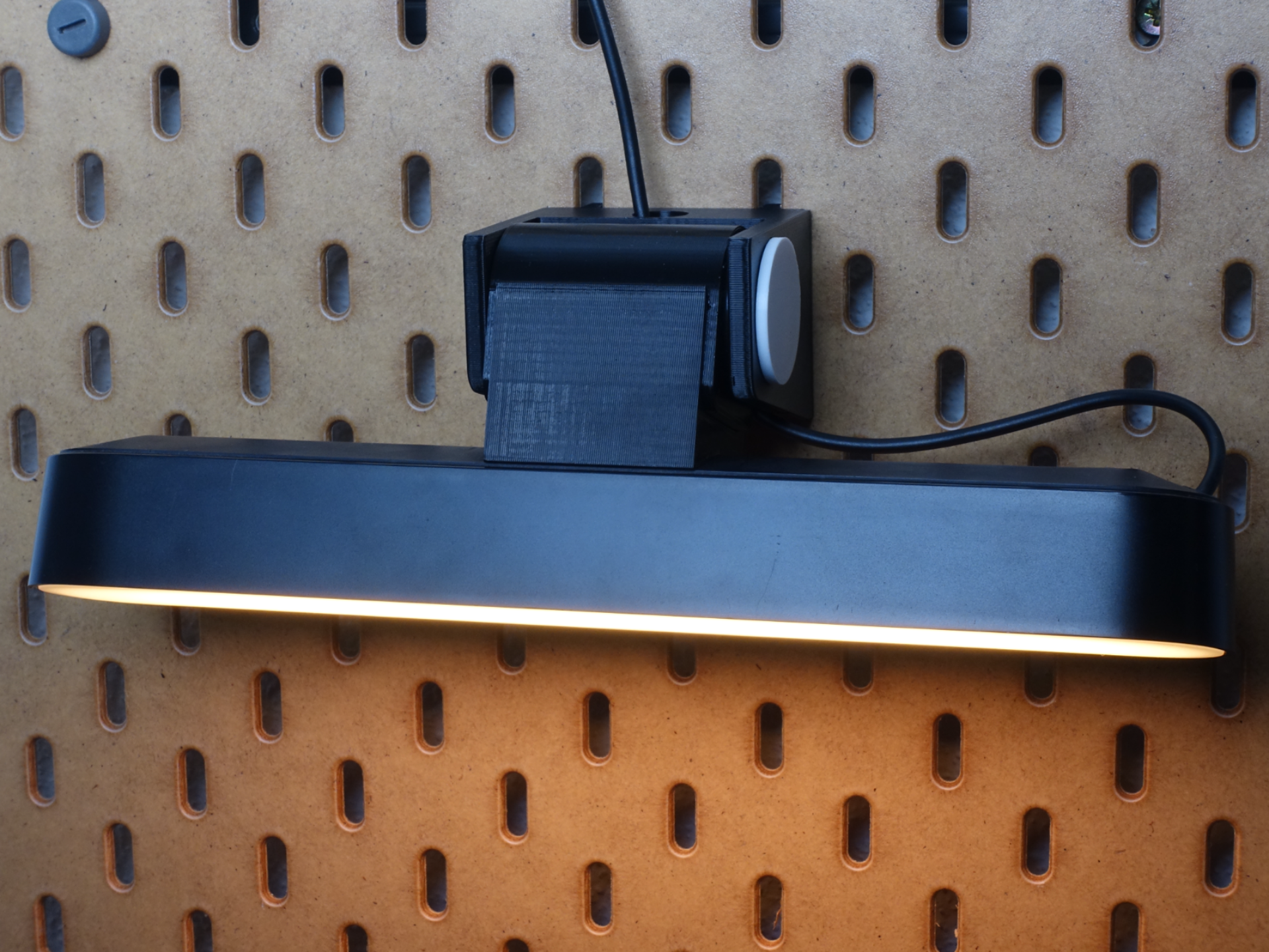 Hue Play Bar schwenkbare Halterung für Ikea Skadis