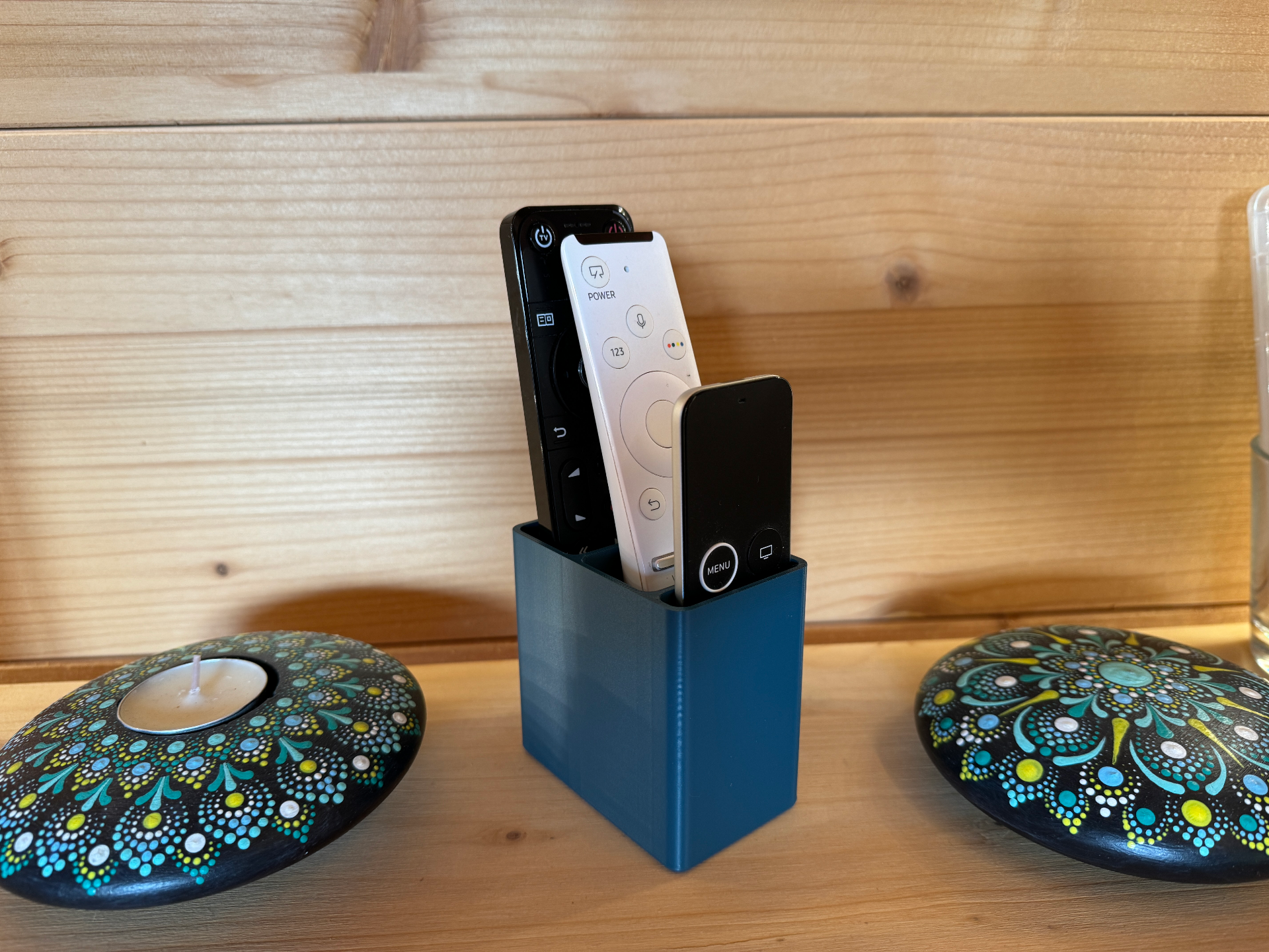 Remote control organizer