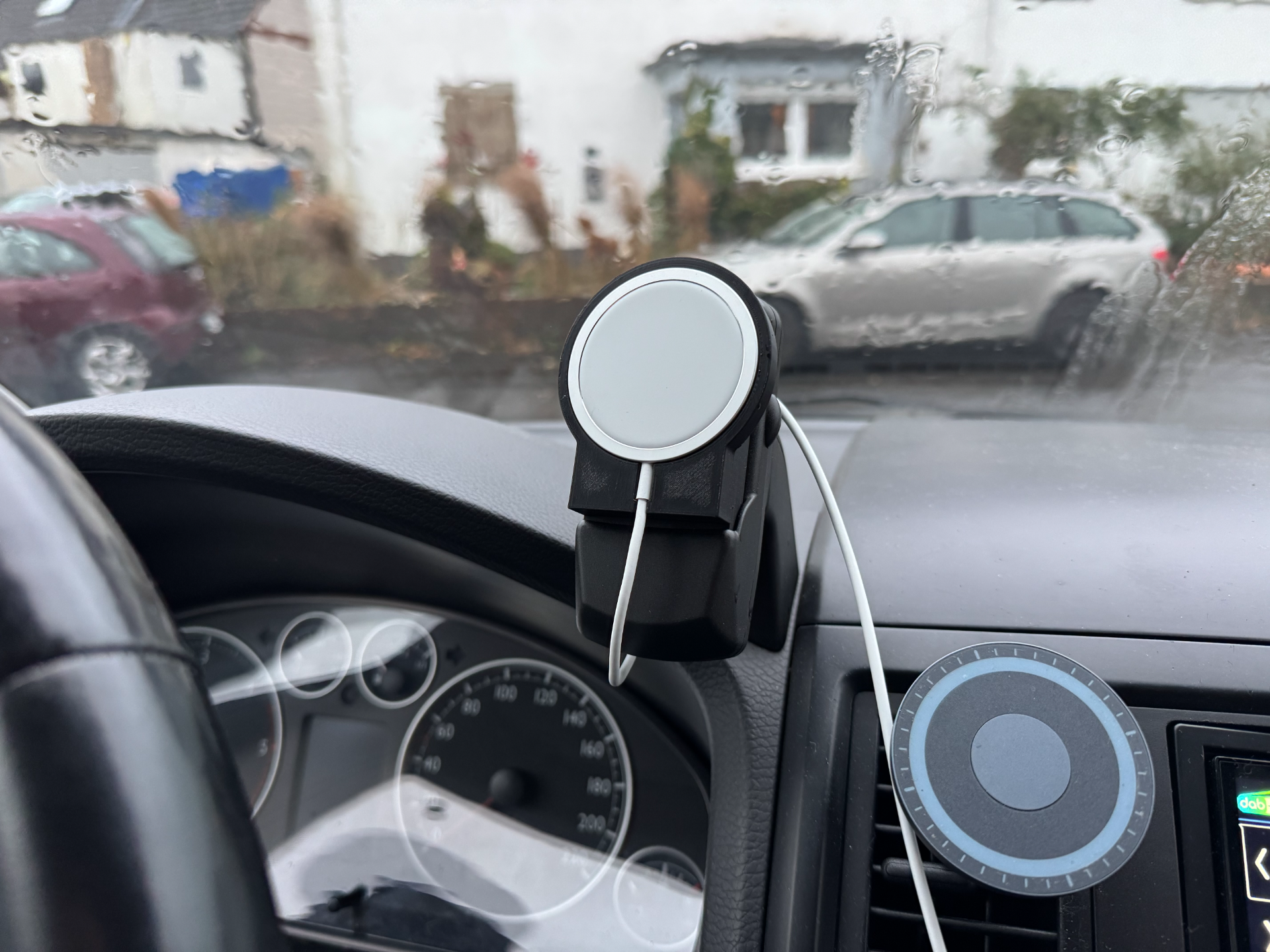VW T5 MagSafe holder for OEM hands free