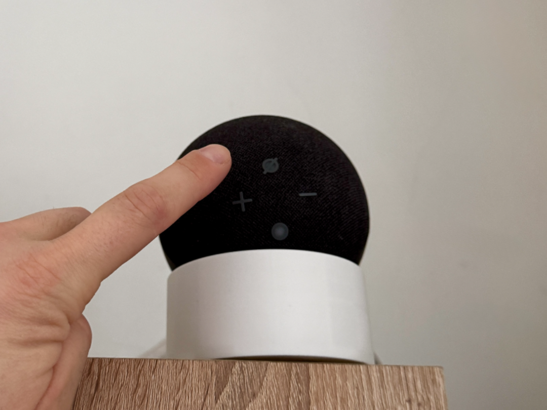 Alexa Echo Dot 5 vertical stand - easy high access