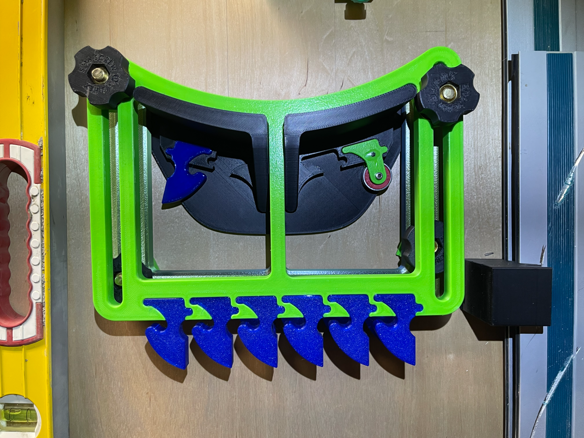 Feather Board Wall Mount