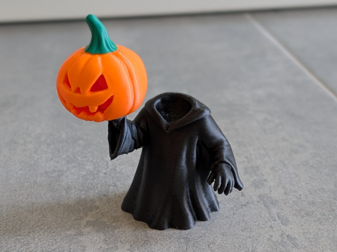 Gruselige Halloween Kürbis Figur Version 2.0