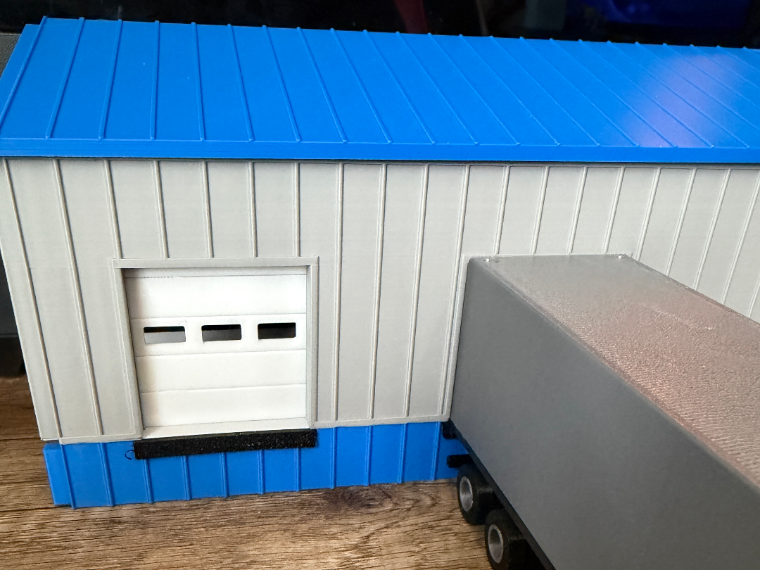 1/64 Warehouse Loading Dock with Working Doors
