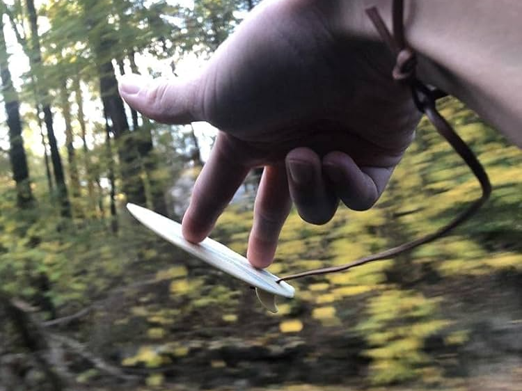 Air finger surfboard