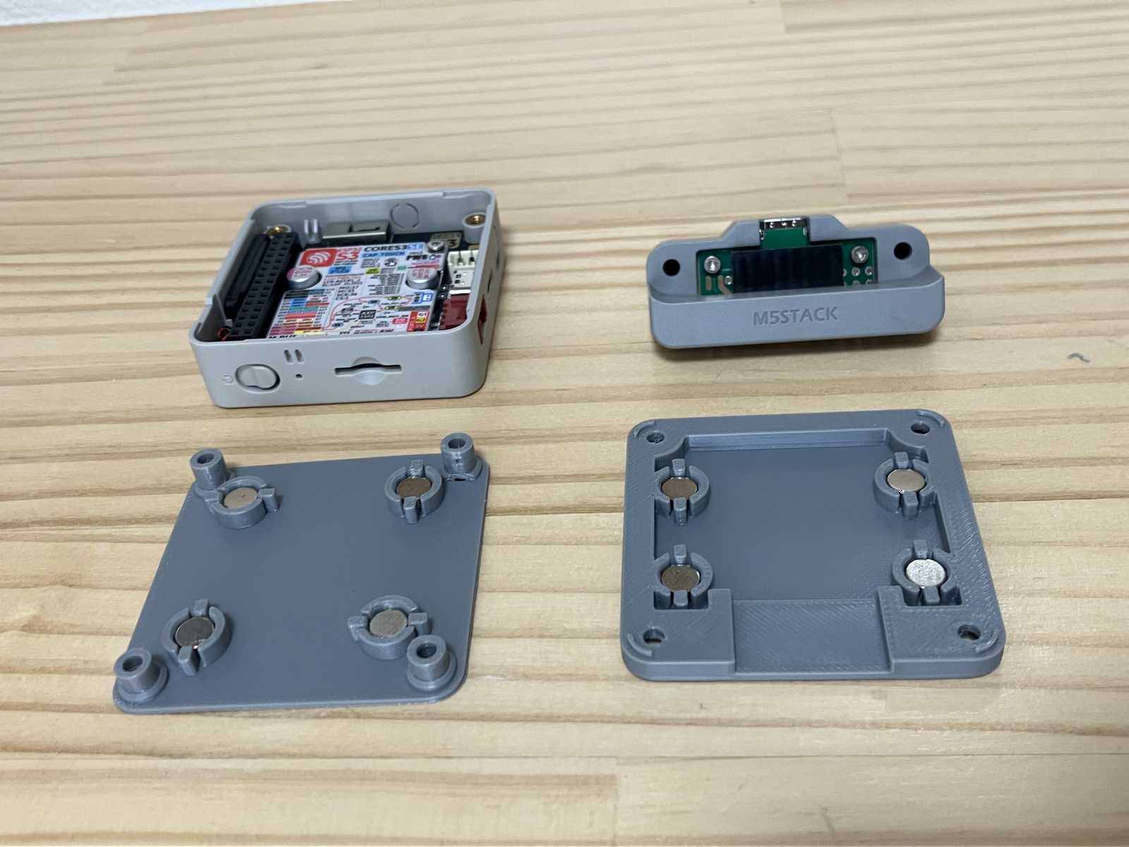 M5Stack CoreS3 SE Bottom Cover. magnet attach