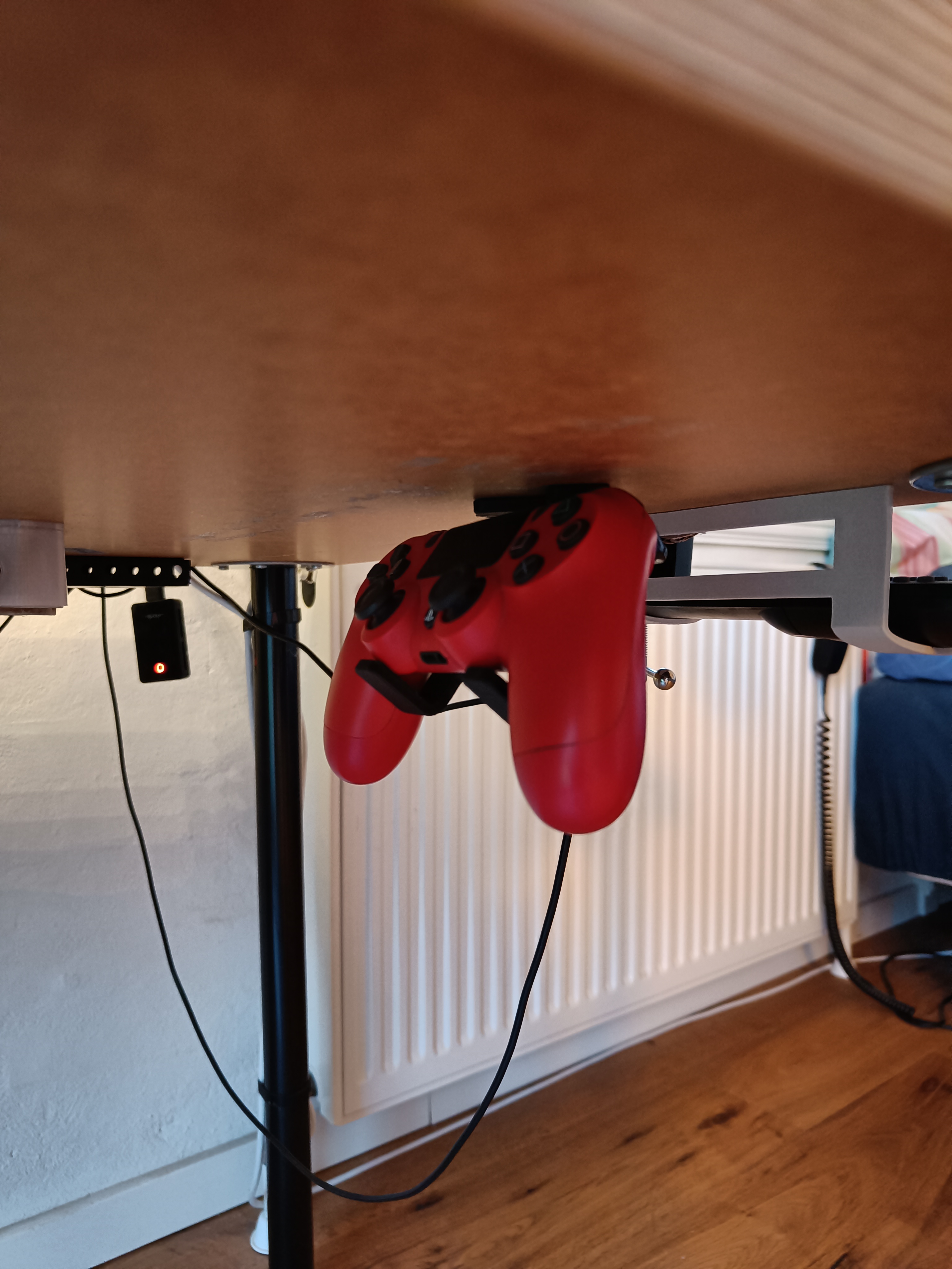 DS4/PS4 under desk controller holder