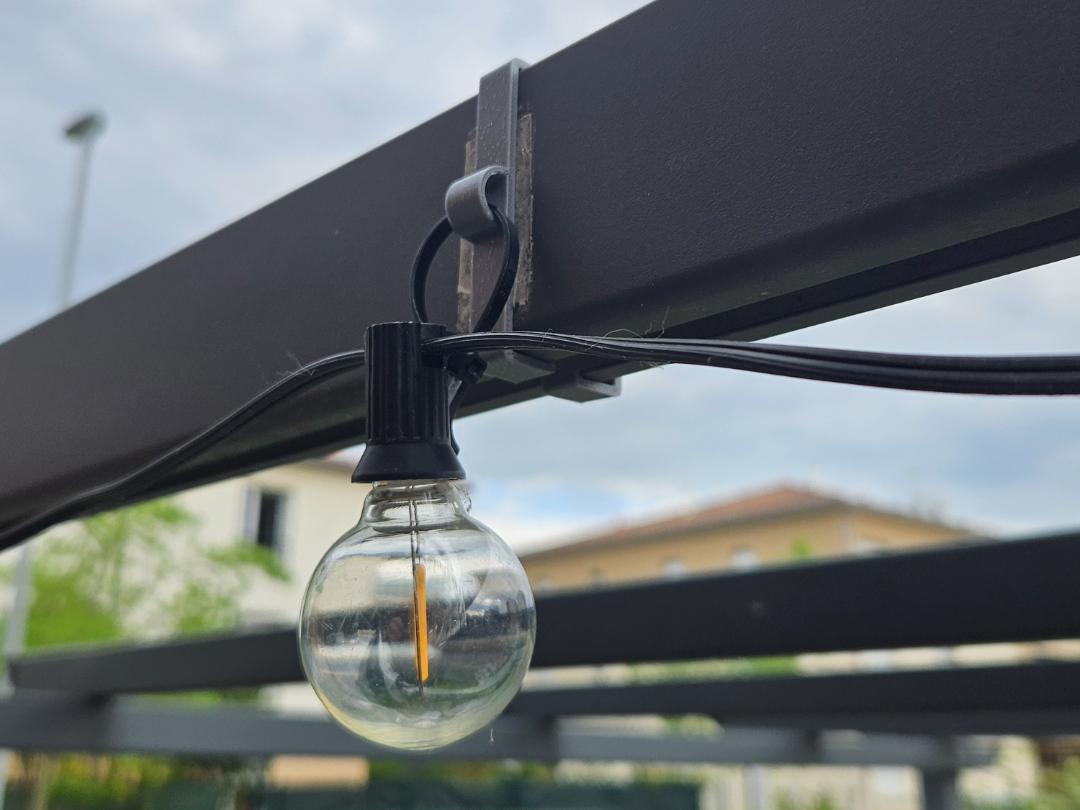 Pergola garland holder