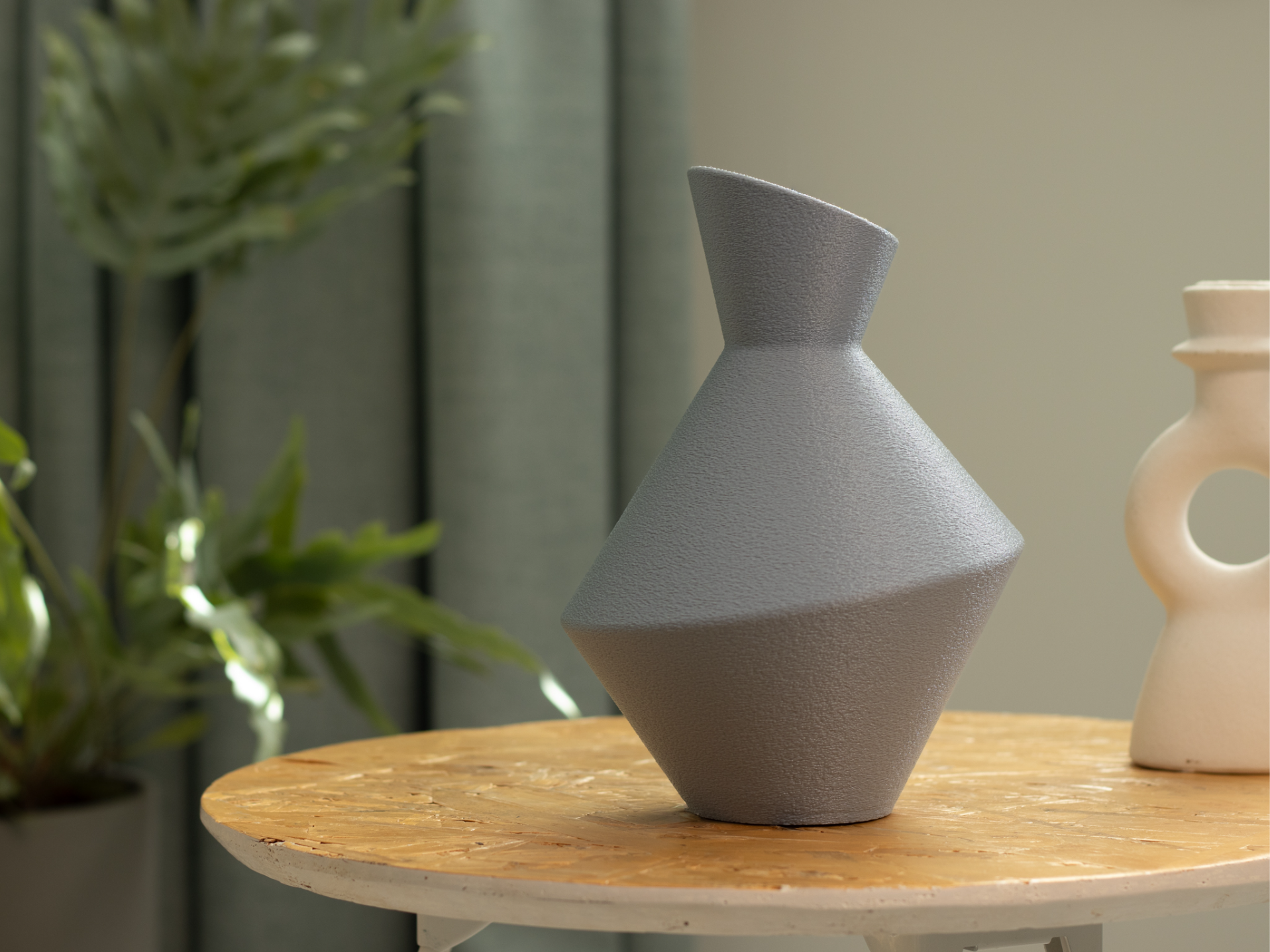 Vase YURA - Asymmetric Minimalist Vase