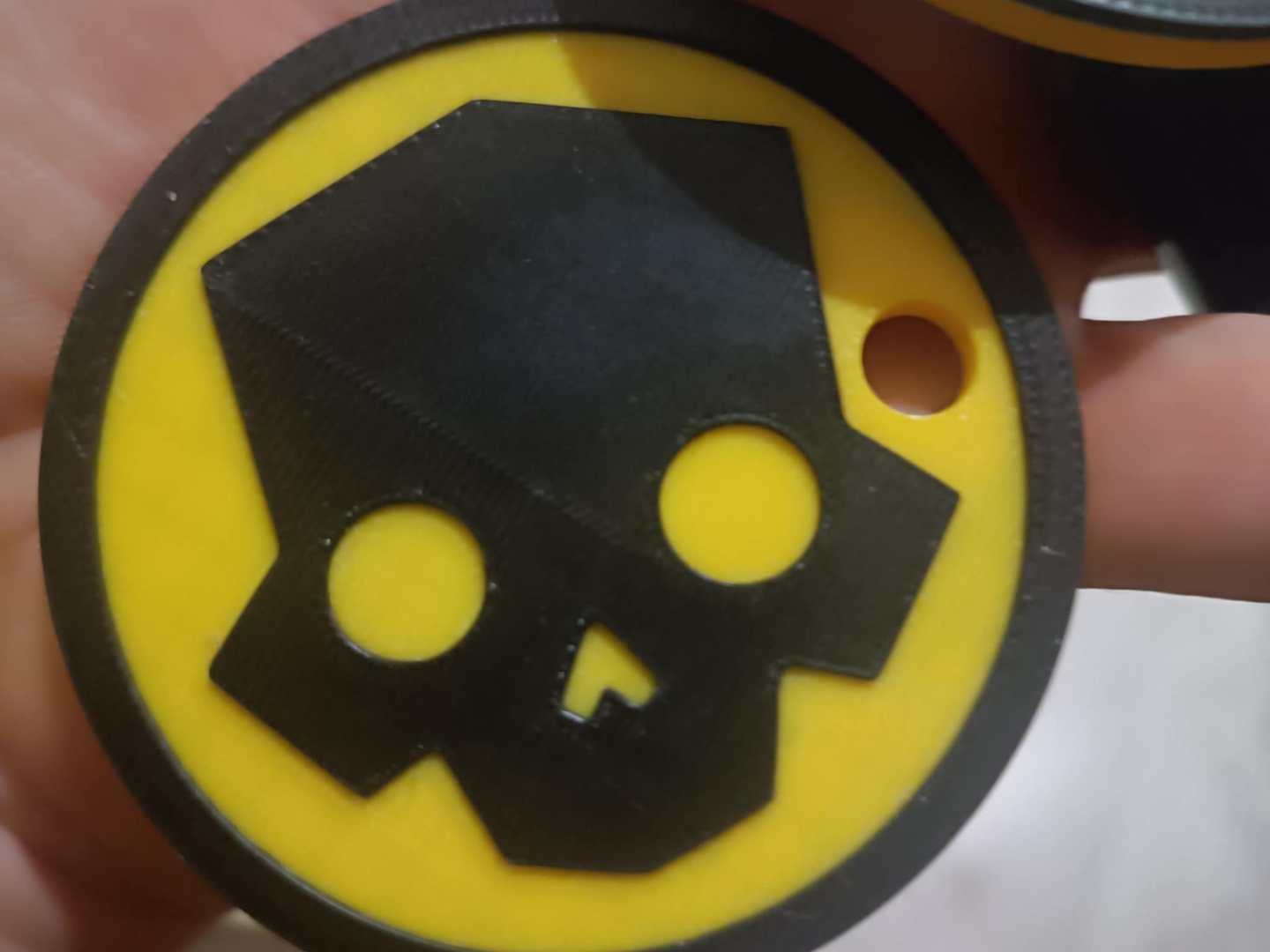 Helldivers2 skull keychain