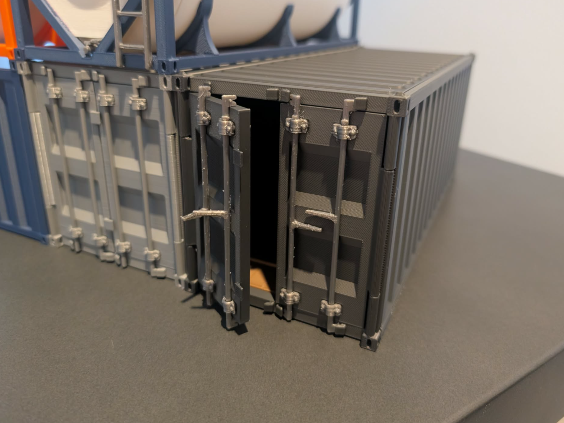 stackable shipping container