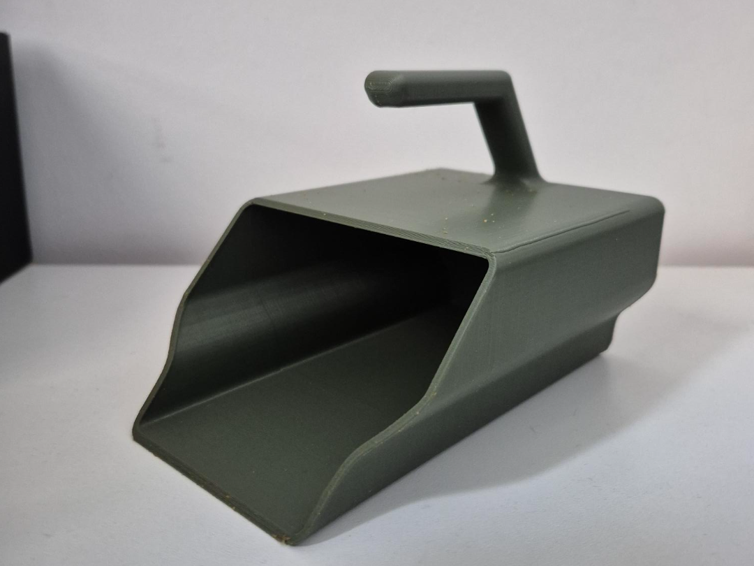 Simple scoop for dry food