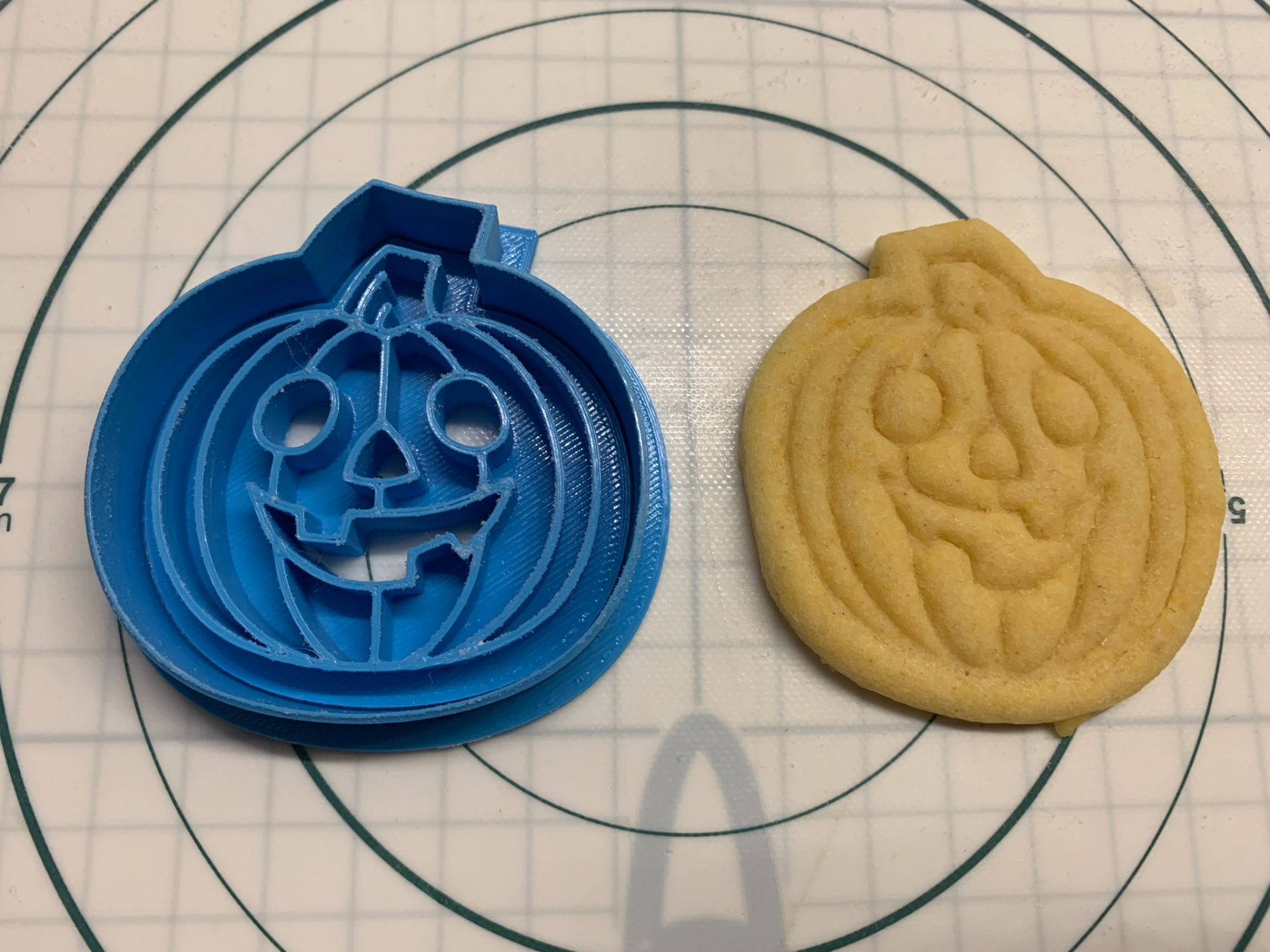 Pumpkin cookie cutter