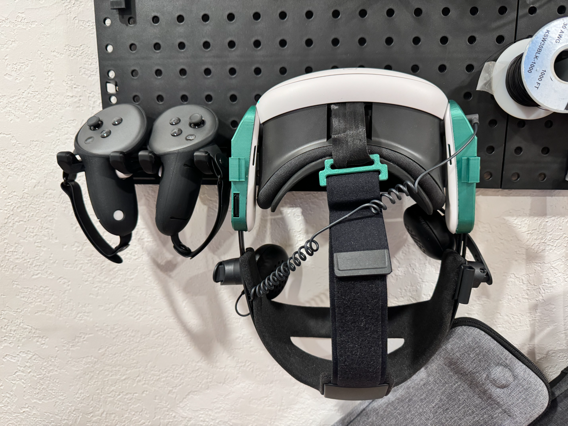 Quest 3 Headset Pegboard Mount