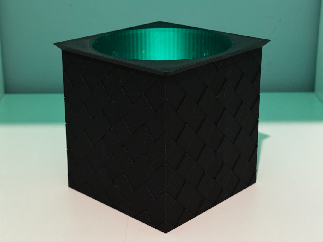 Square plantpot with diamond pattern