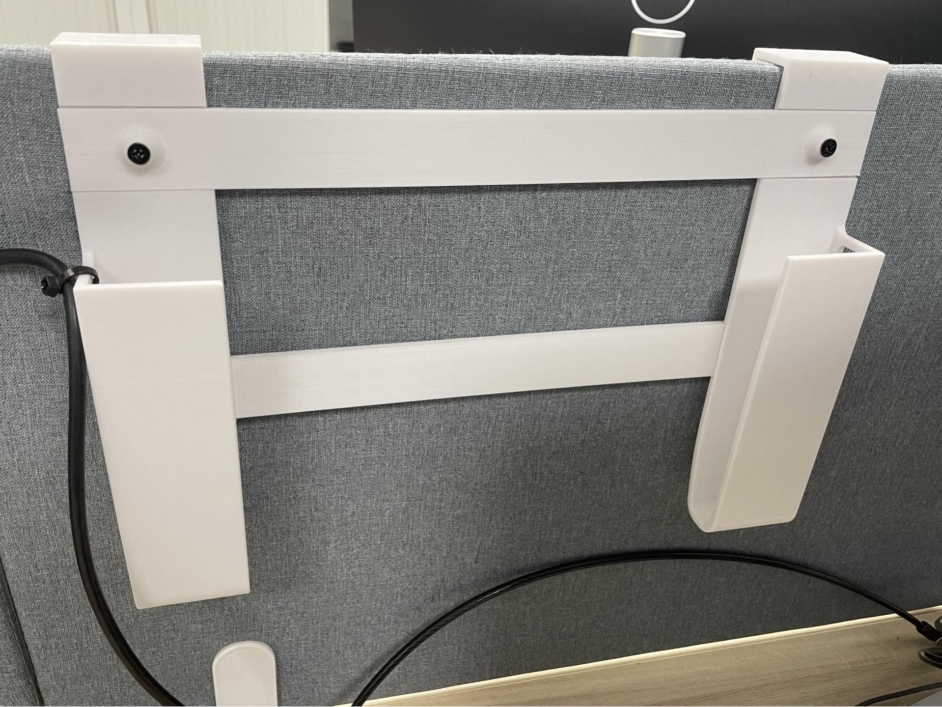 LAPTOP CUBICLE HOLDER