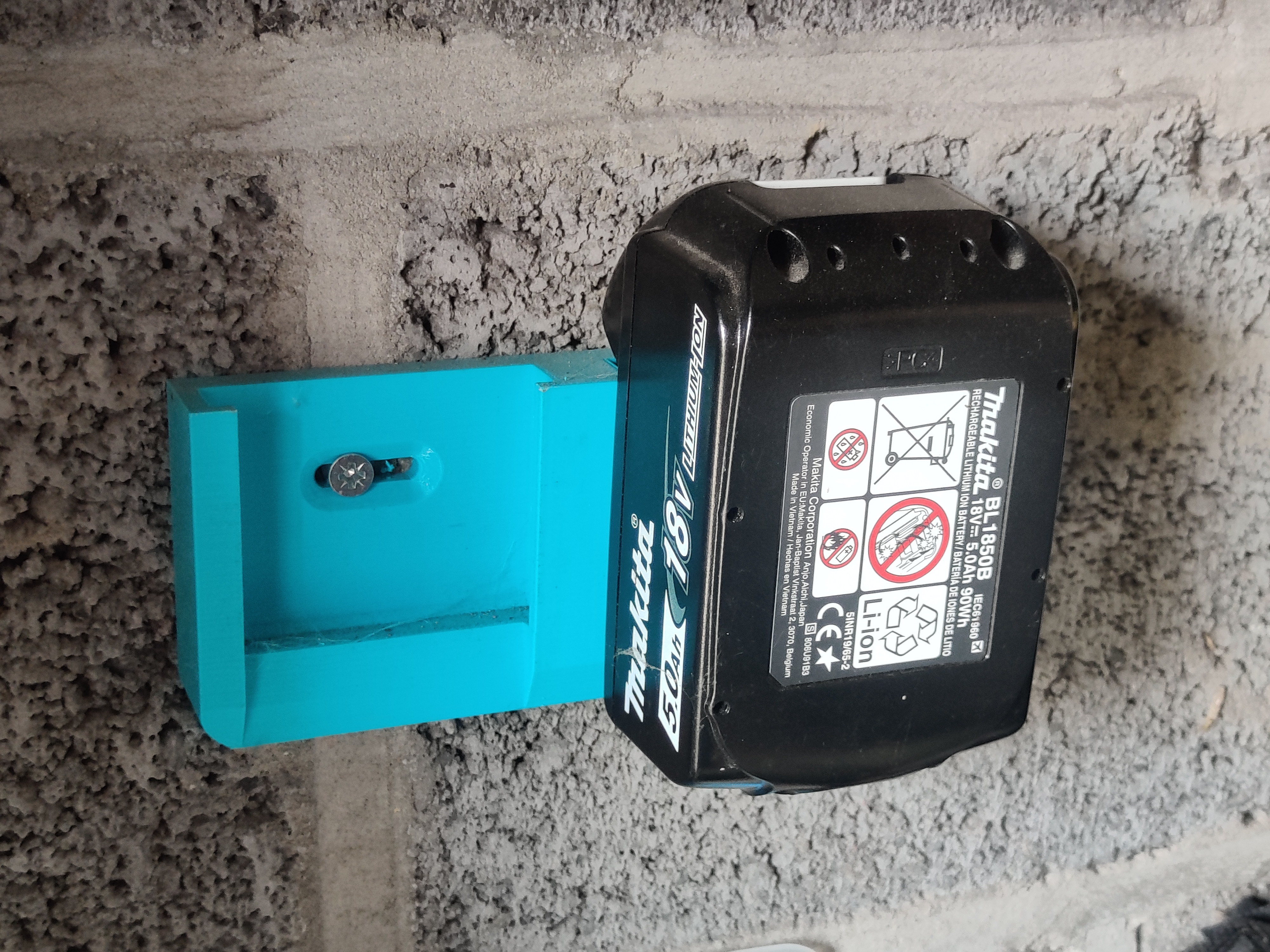 Holder for two Makita LXT batteries