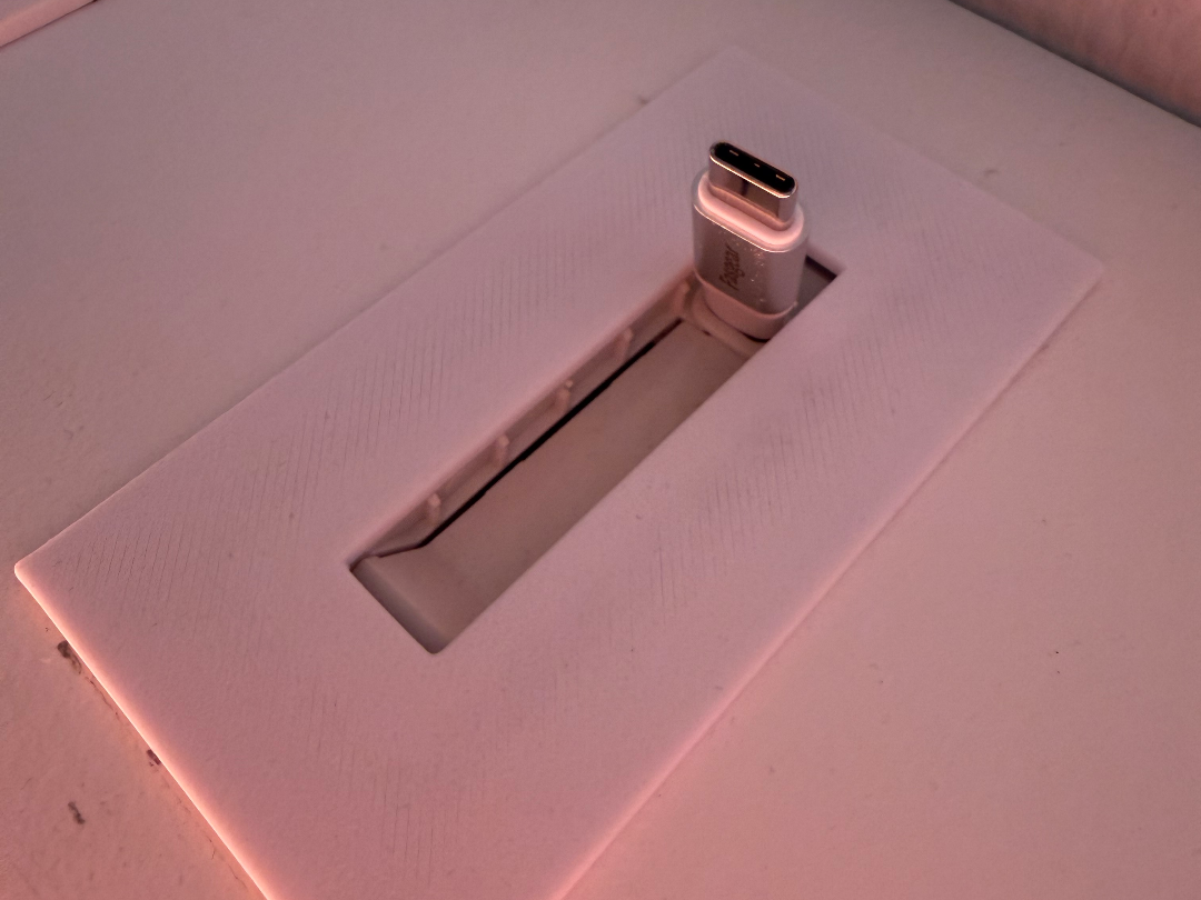 Flush-Mounted USB-C 97mm Retractable Cable Holder