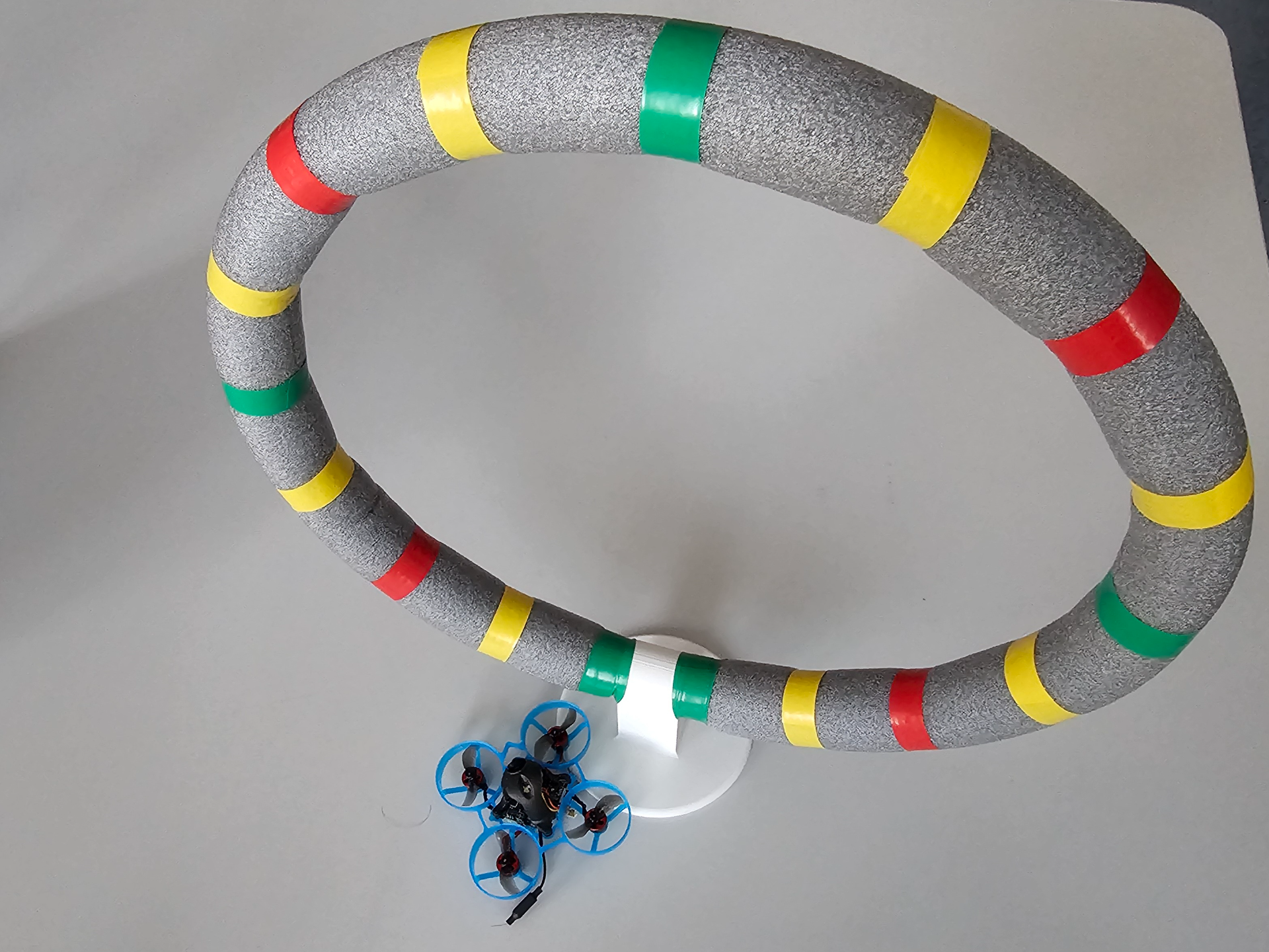 FPV tinywhoop drons race gate