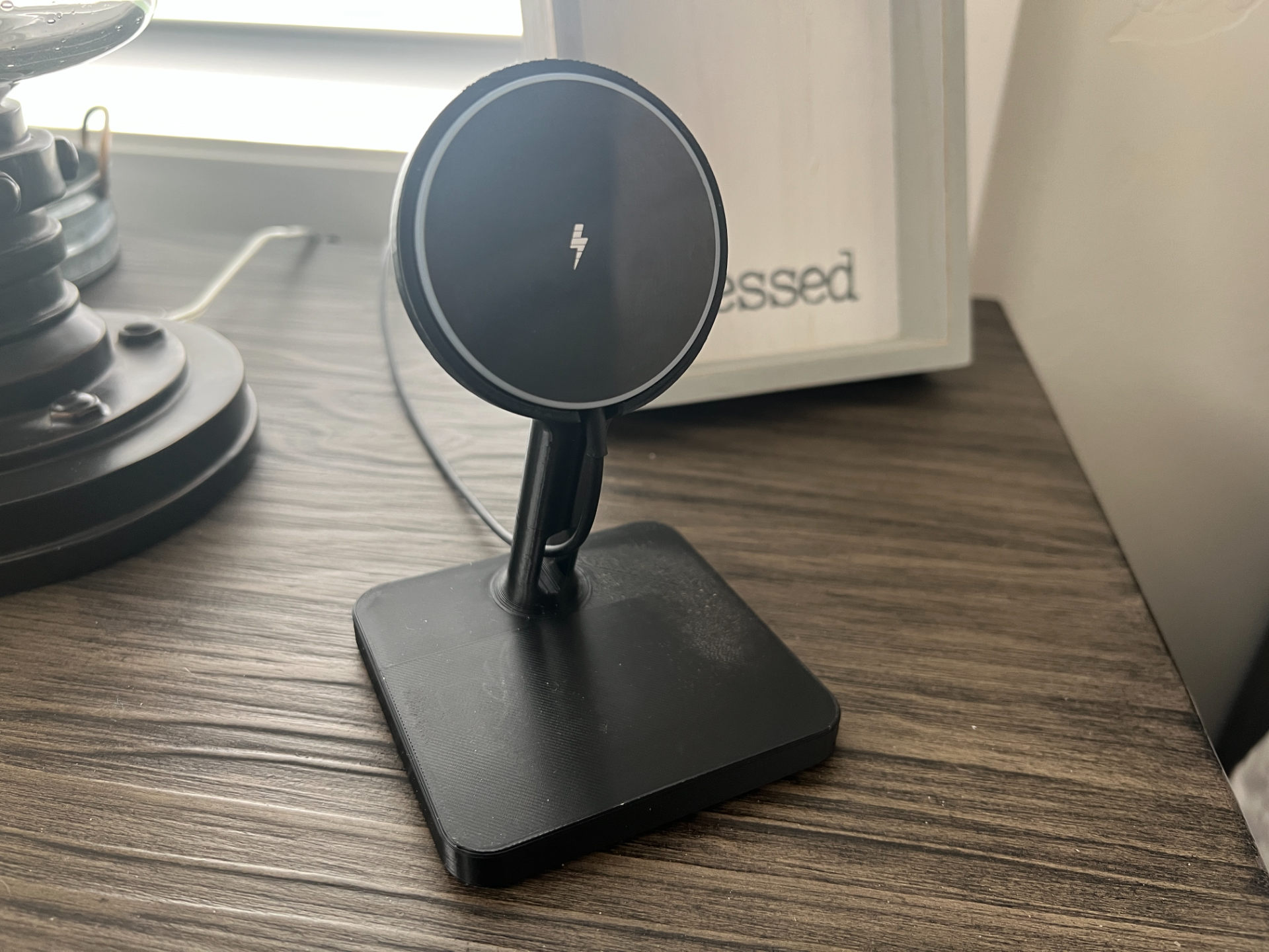 Magsafe charger stand for 60mm puck