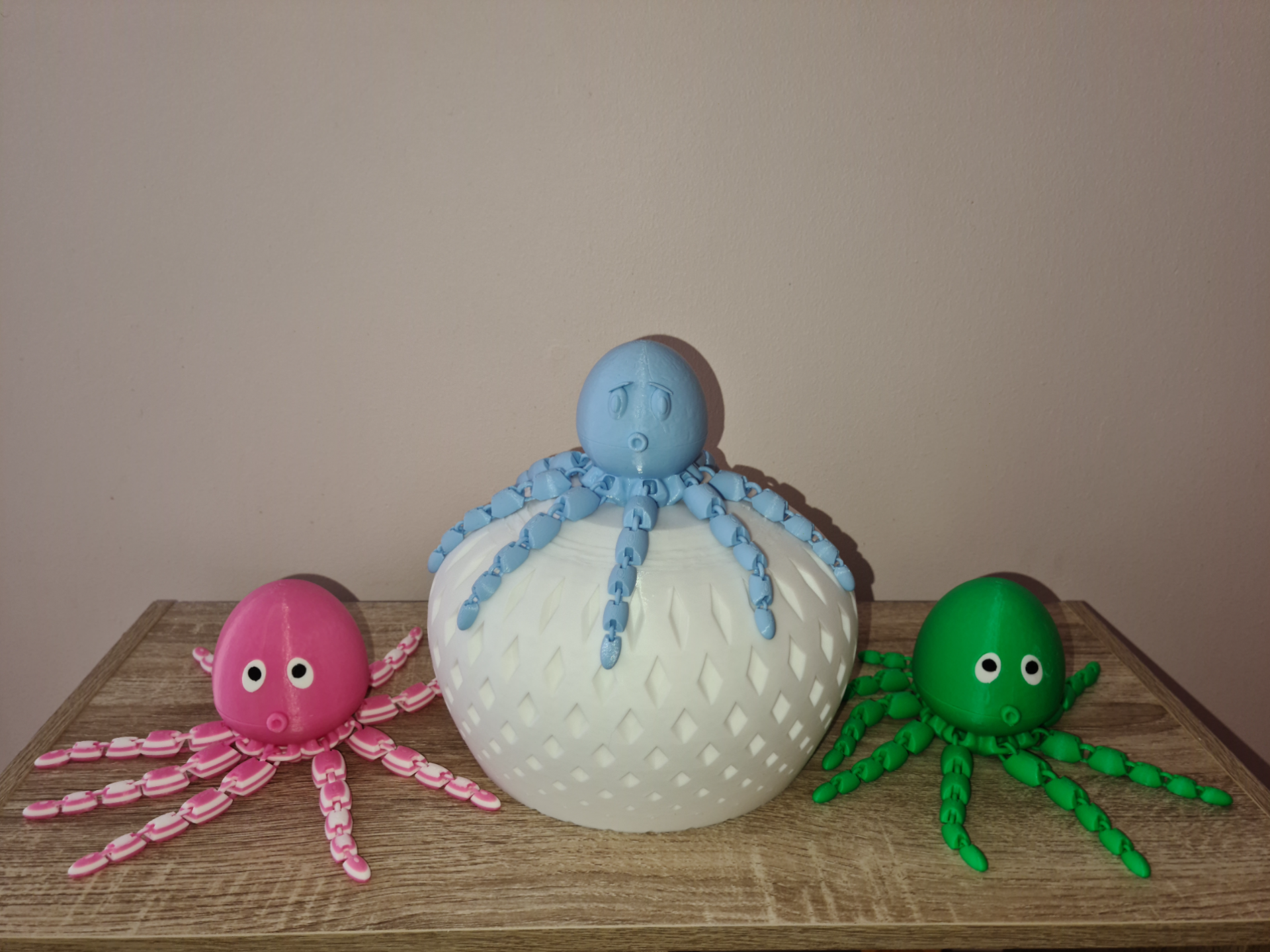 Articulated Octopus container