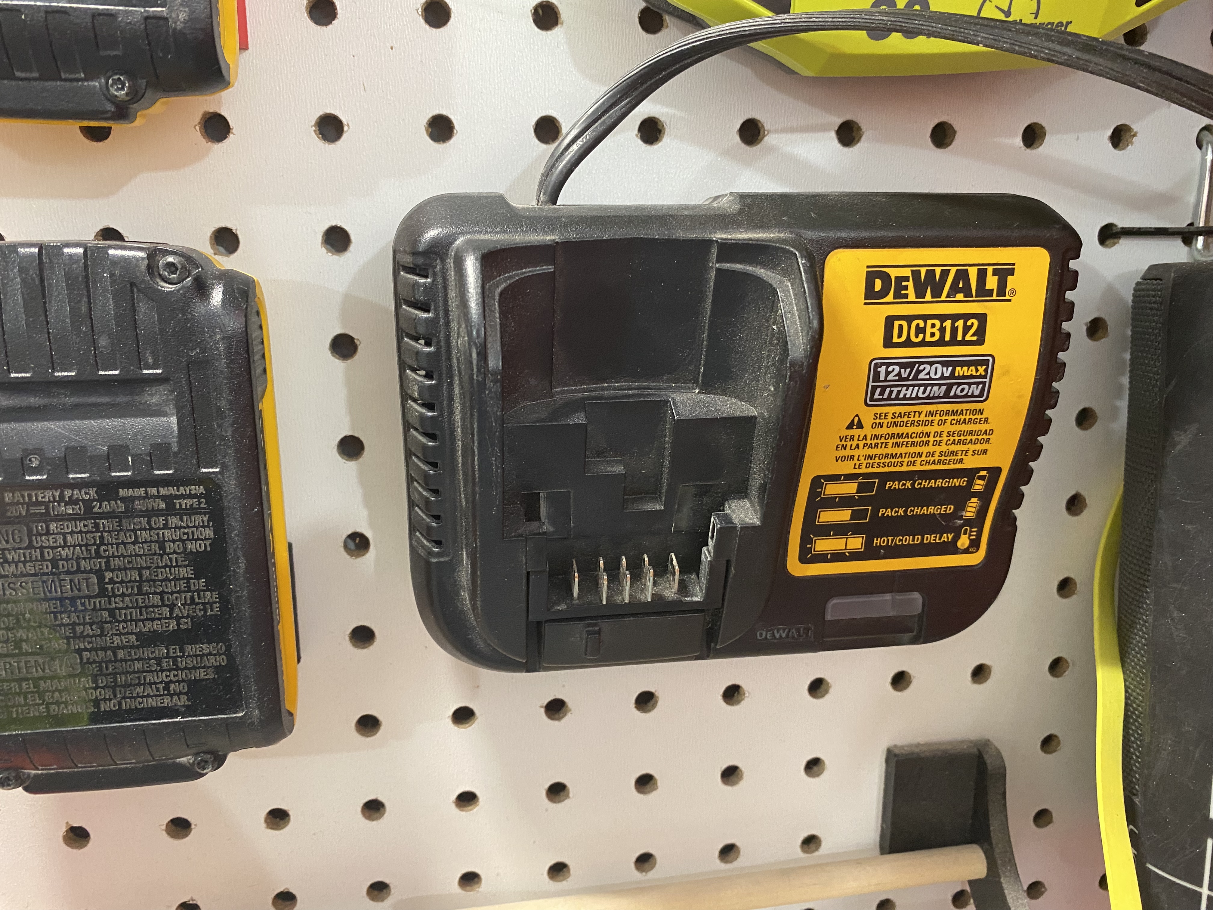 Dewalt 12-20v (Bauer) Charger Pegboard DCB112