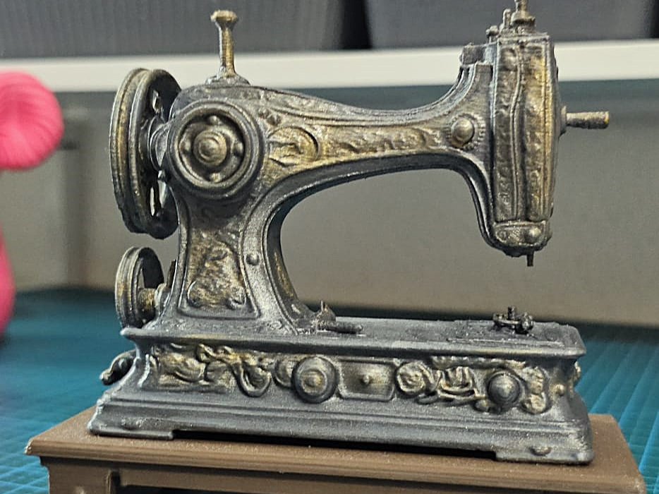 MAQUINA DE COSER ANTIGUA