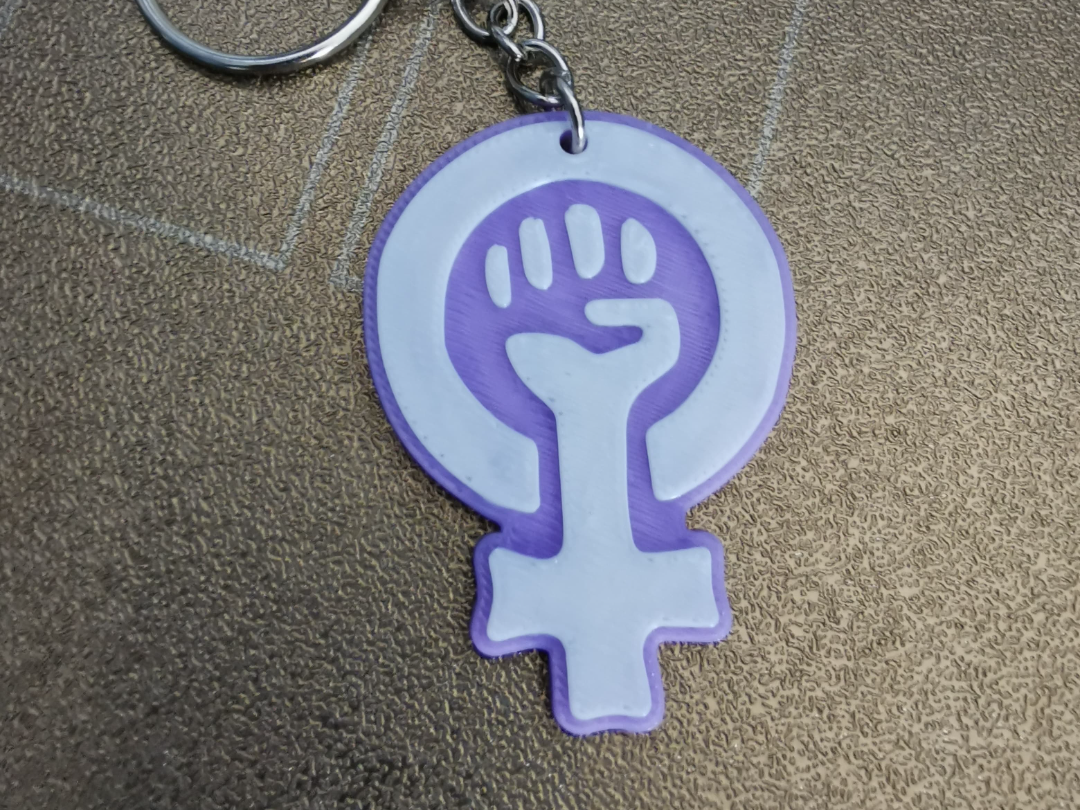 llavero 8 marzo puño feminista, lucha, resistencia