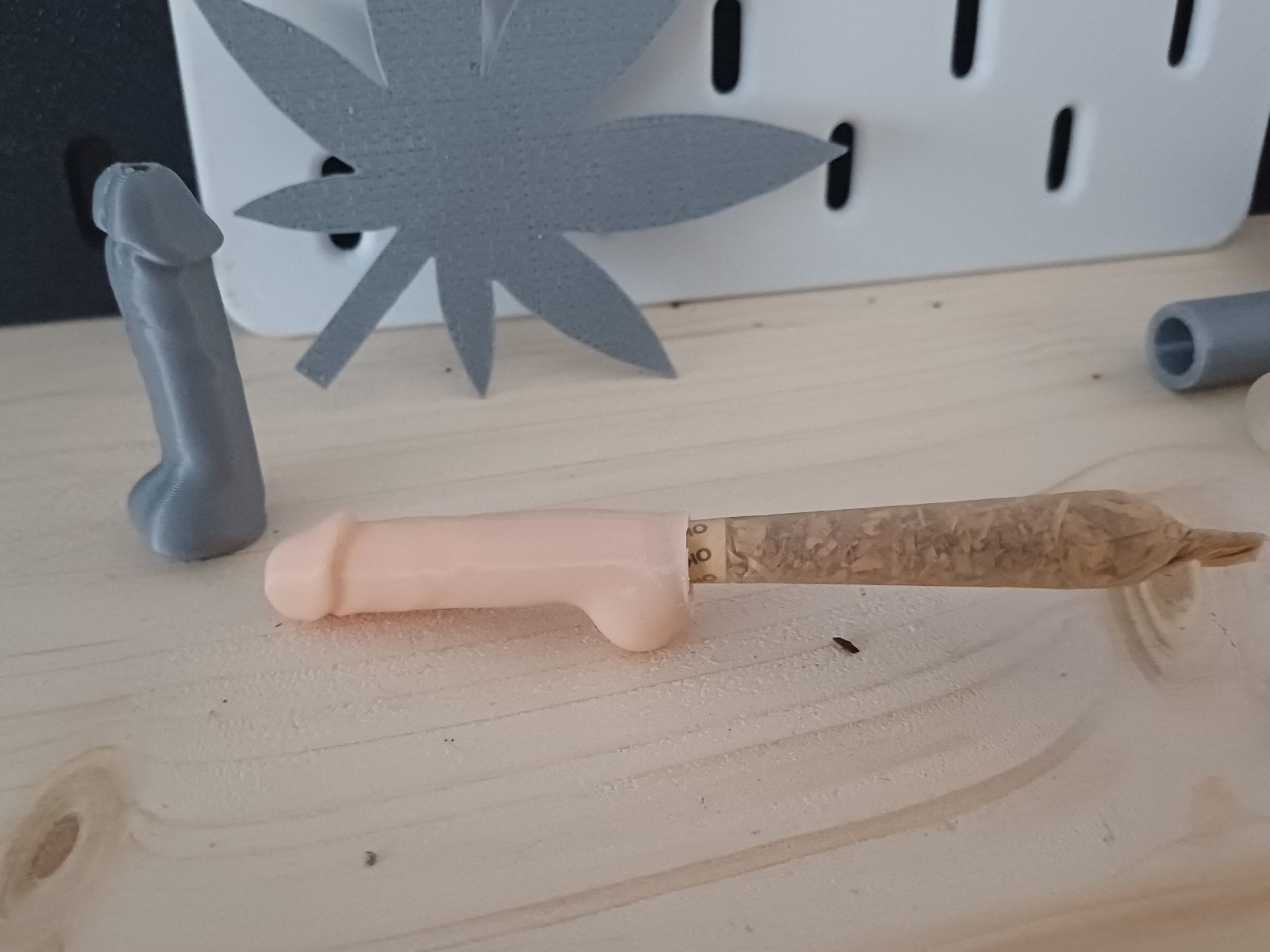 Share'a'Bud - Herb Cigarette Tip "P€nis"