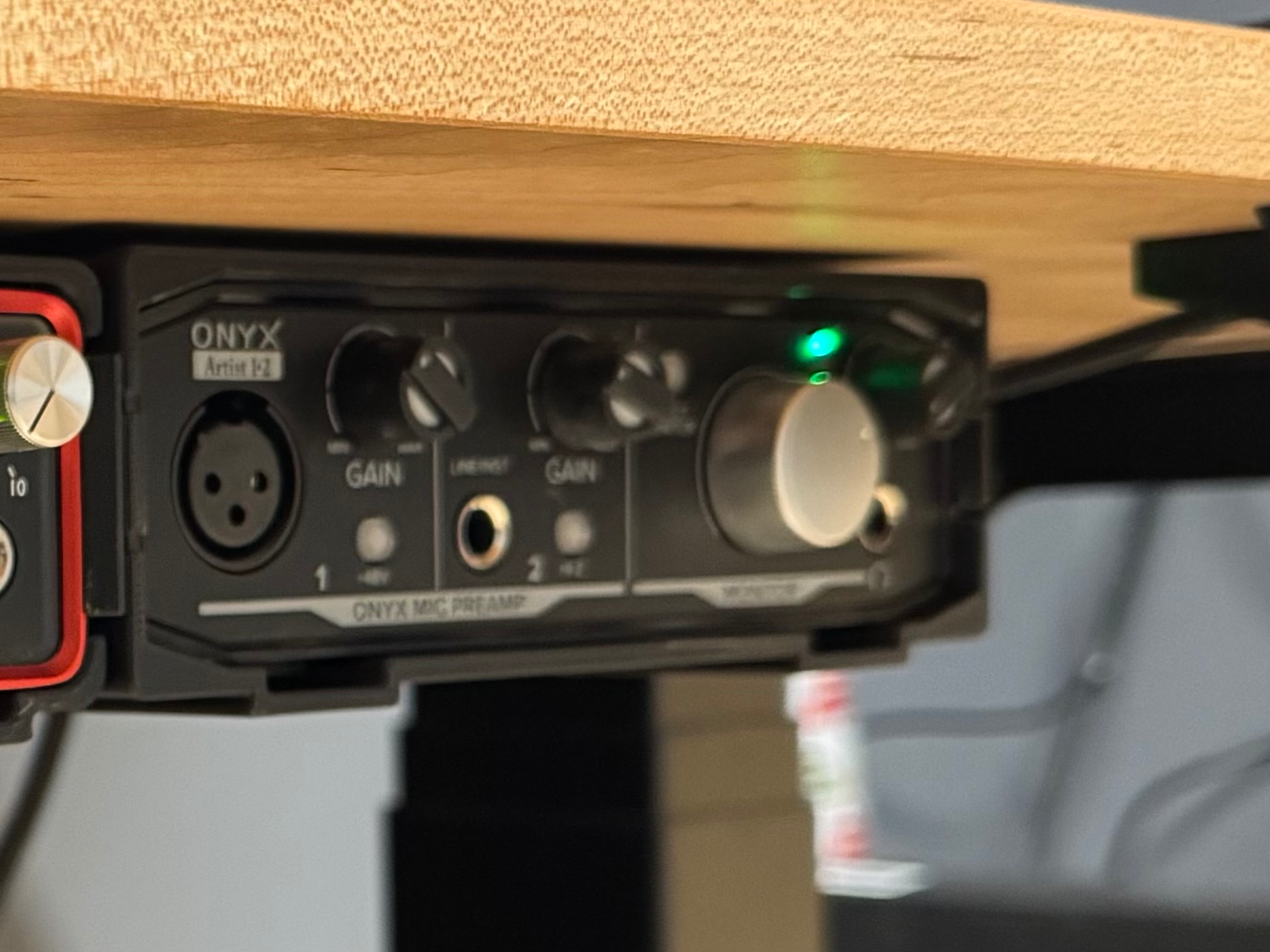 Mackie Onyx Artist 1-2 Desk Mount