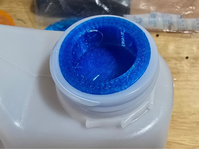 Silica desiccant bottle plug