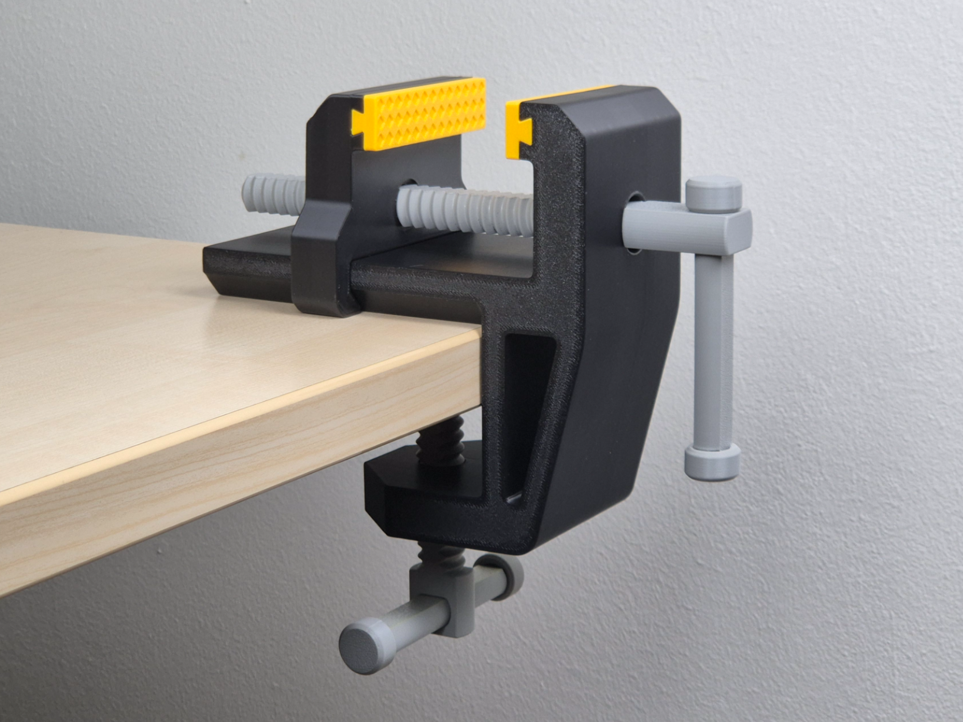 100% 3D-Printed Bench Vise